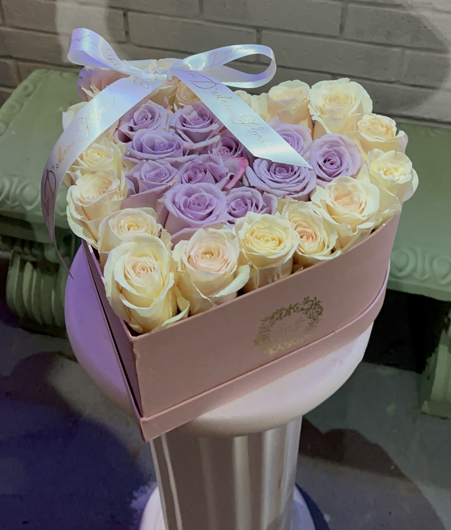 The delicate lavender rose heart The delicate lavender rose heart - this is a beautiful heart will with roses and placed in a heart shape box