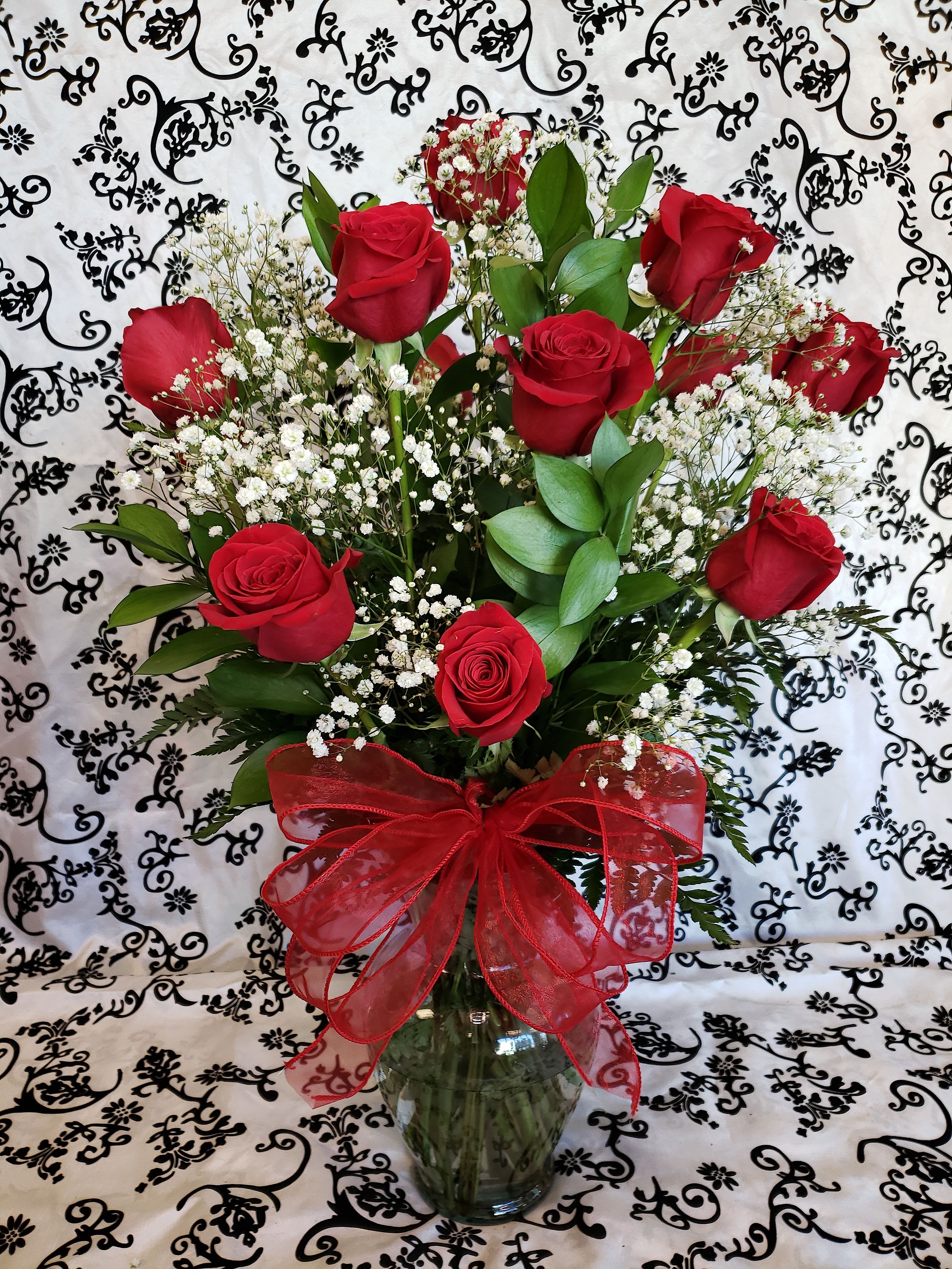 12 ROSES IN A VASE TRADITIONAL 12 ROSES IN A VASE TRADITIONAL - 12 Red Roses in a vase with Baby Breath NOTE: DELUXE PRICE HAS 18 RED ROSES PREMIUM PRICE HAS 24 RED ROSES