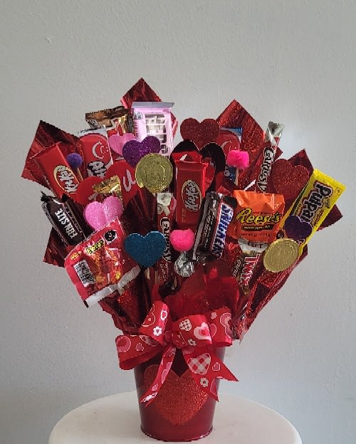 LARGE CANDY BOUQUET BY XOCHITL FLOWERS EP - BEAUTIFULY DESIGNED CANDY BOUQUET SPECIALLY DECORATED