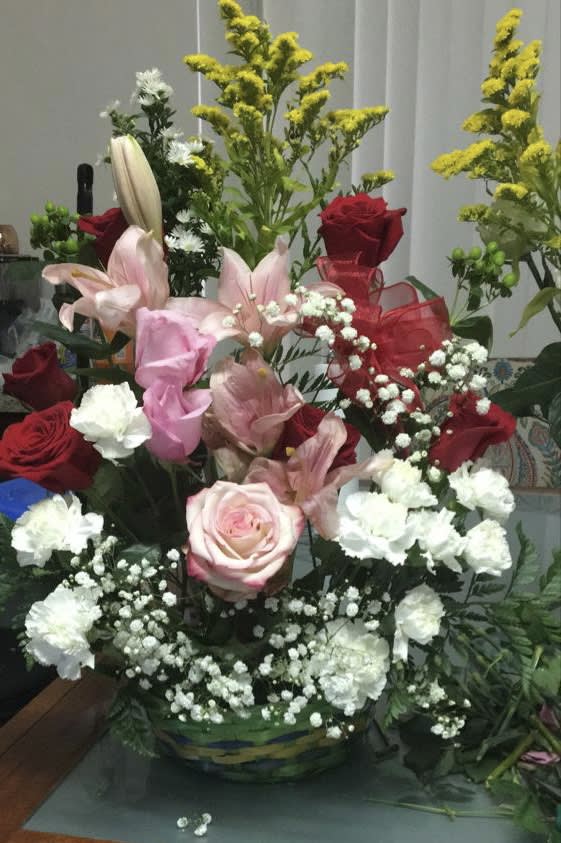basket flowers roses - roses tricolor and lilys