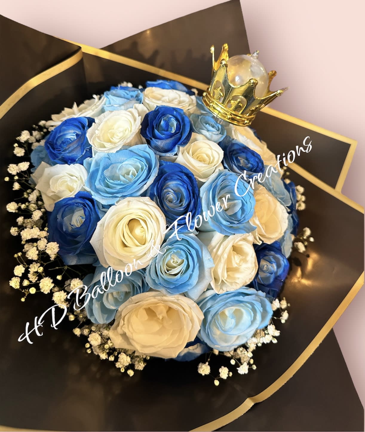 B003 - Luxurious 50 Blue & Red Roses Bouquet - Ramo Buchon de 50 Rosas  Azules y Rojas - Love Flowers Miami