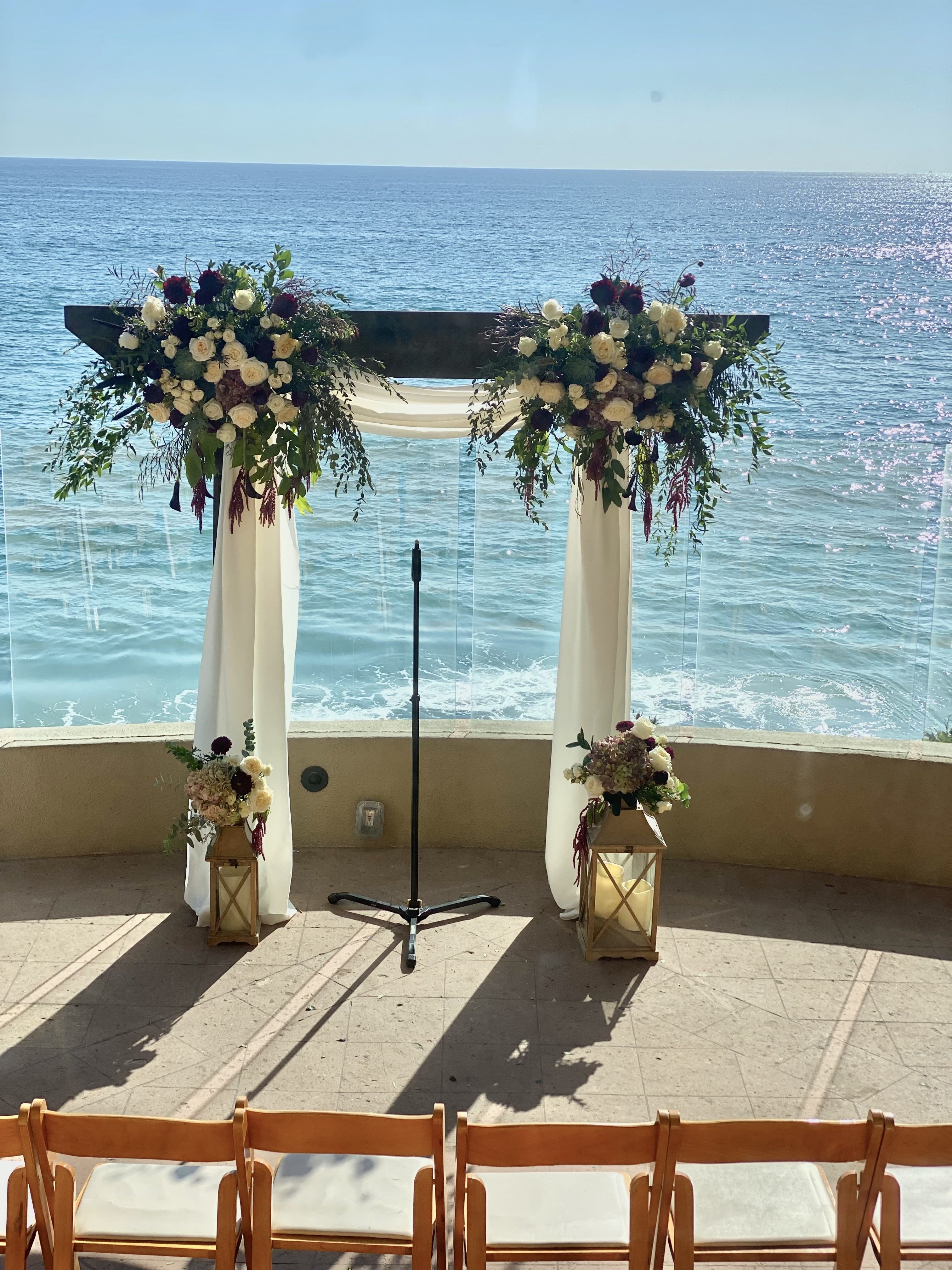 Large Arch's Spray  - A striking pair of horizontal sprays including amaryllis and dahlias, Please make a call for more details, before to purchased. Include rental Wood Large Arch.