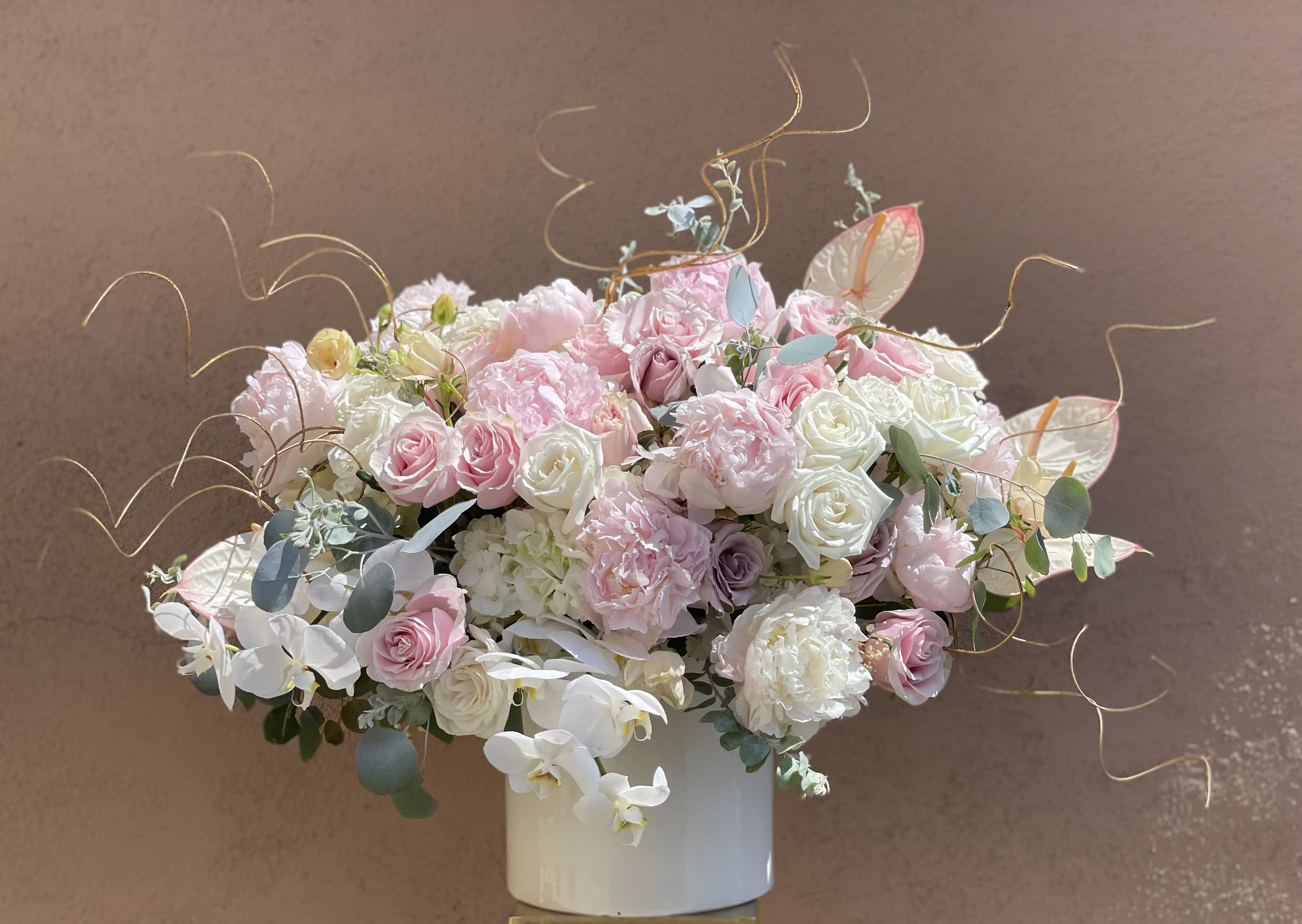 Happy Beauty - Roses, lilies, orchids