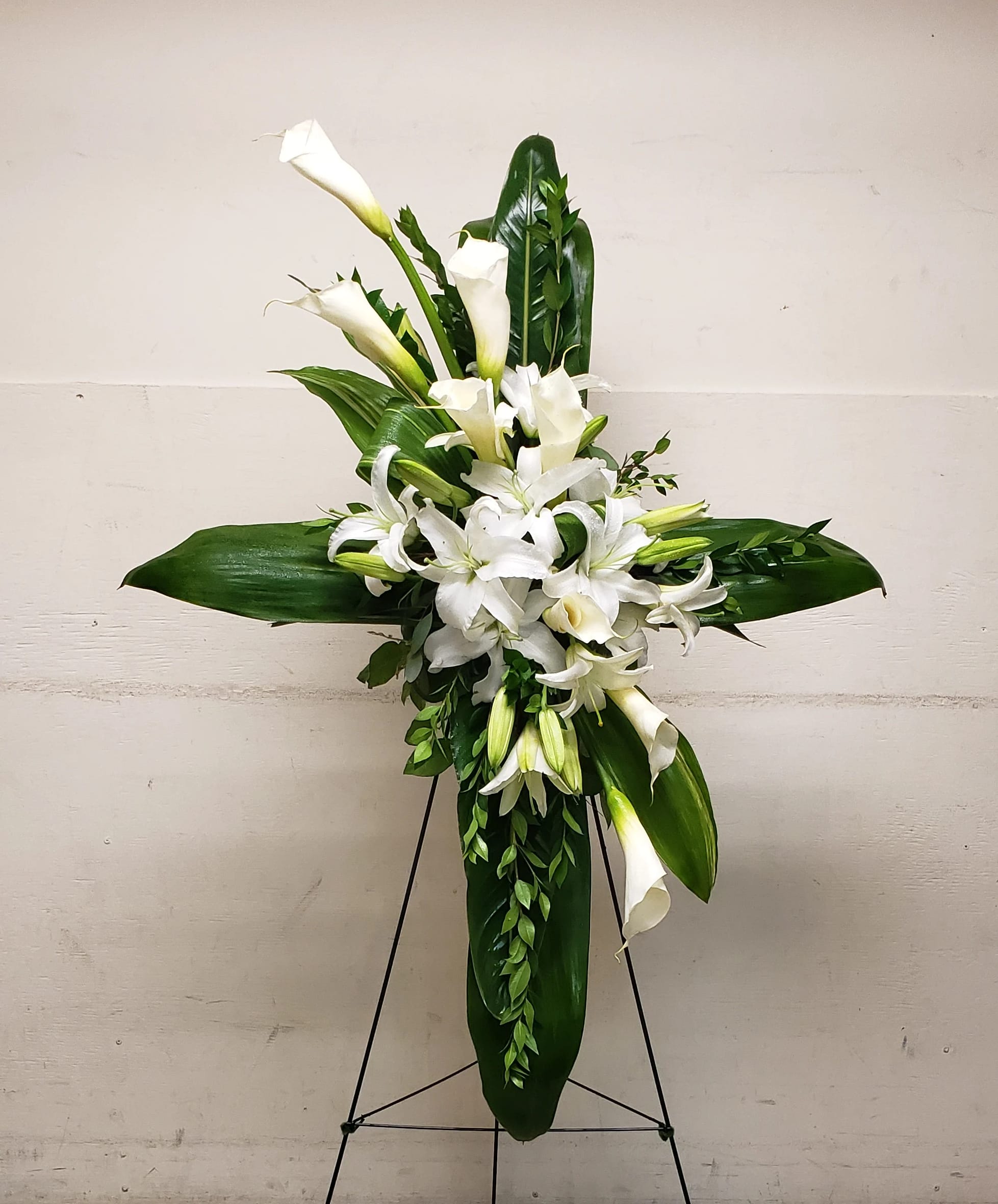 [TT-ARR175]:  WHITE CALLA AND LILY CROSS - WHITE CALLA AND LILY CROSS BY TWIN TOWERS FLORIST IN ARLINGTON VA