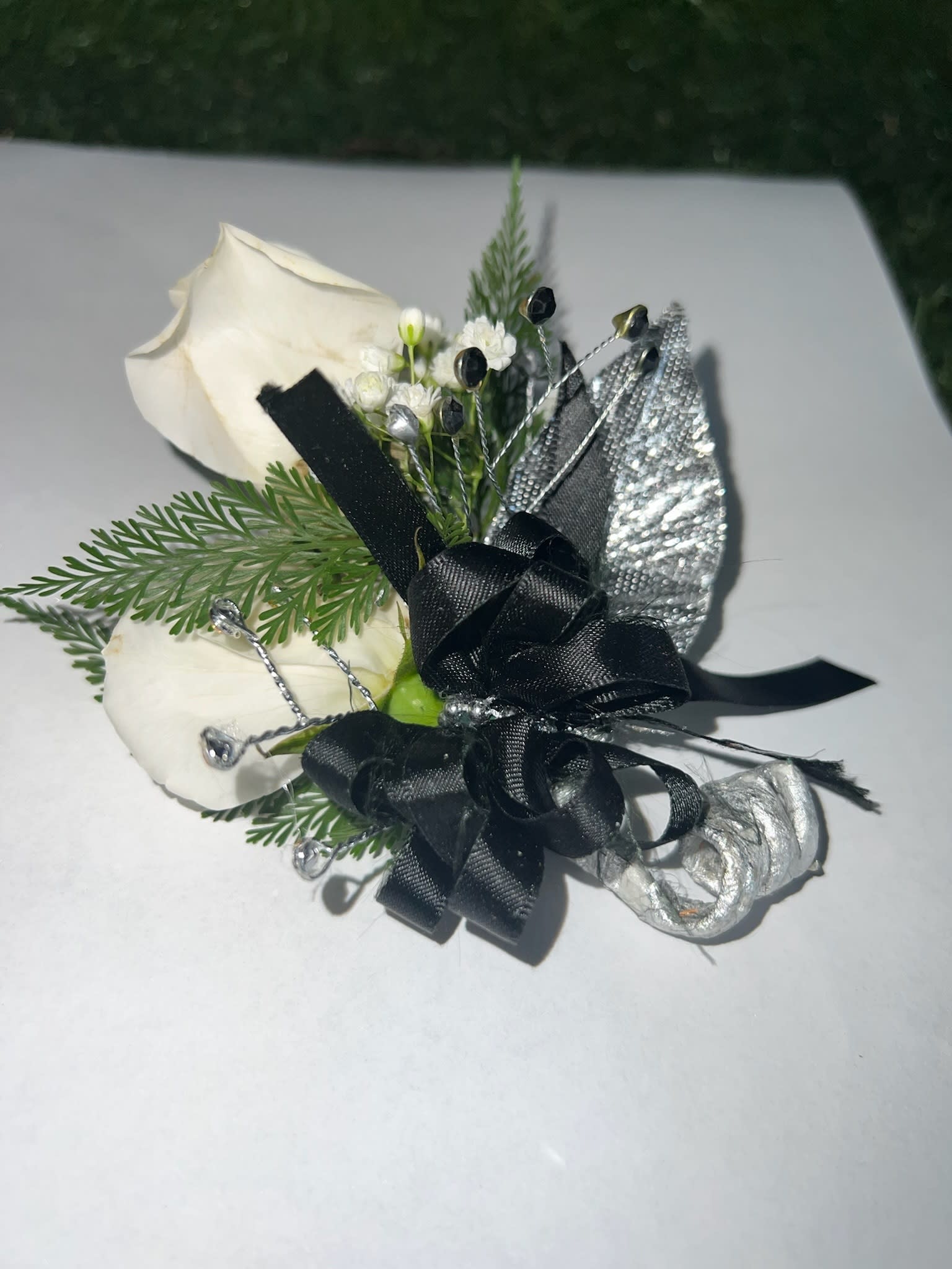 Boutonniere Boutonniere - Boutonniere with Roses.