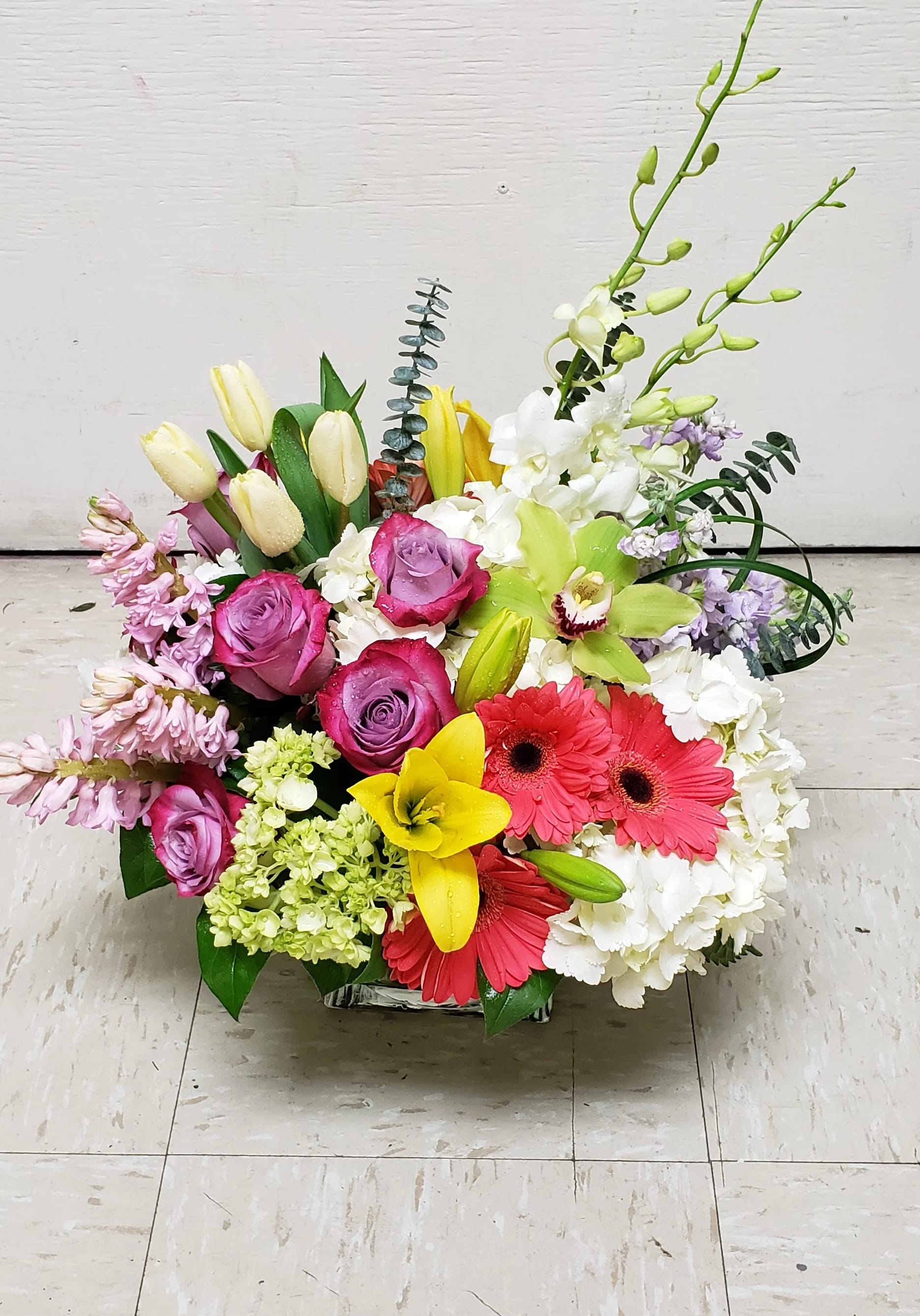 [TT-ARR161]:  PENTAGON CITY BY TWIN TOWERS FLORIST IN ARLINGTON VA -  THE PENTAGON CITY ARRANGEMENT BY TWIN TOWERS FLORIST IN ARLINGTON VA