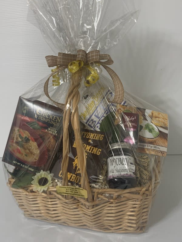 Wyoming Basket - Basket with Wwyoming food items and items