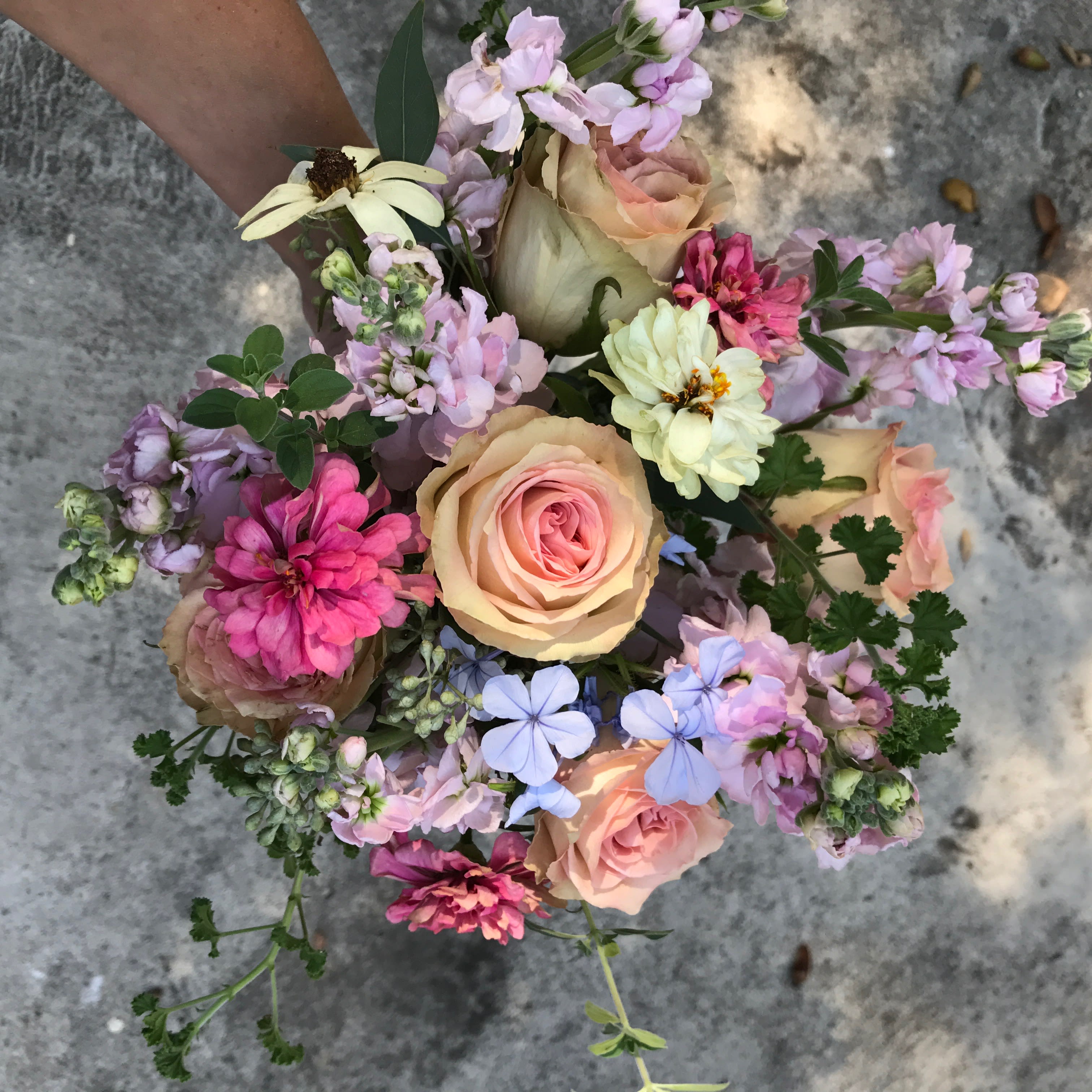 Ariel pastel bouquet - Hand tied natural and pretty bouquet full of garden like fresh seasonal flowers. Pastel palette of your dreams. Blomst LA only uses fresh, high quality flowers, all carefully selected every day to fit your flower order. We offer a personal hand delivery by our own delivery staff and guarantee the flowers will look perfect, when they arrive. We deliver in Glendale, Pasadena, Eagle Rock, Hollywood, Burbank, Beverly Hills - and everywhere else in Greater Los Angeles.