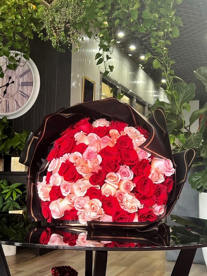 Sweetheart Bouquet - Assorted Bouquet with 75 Luxe Roses.