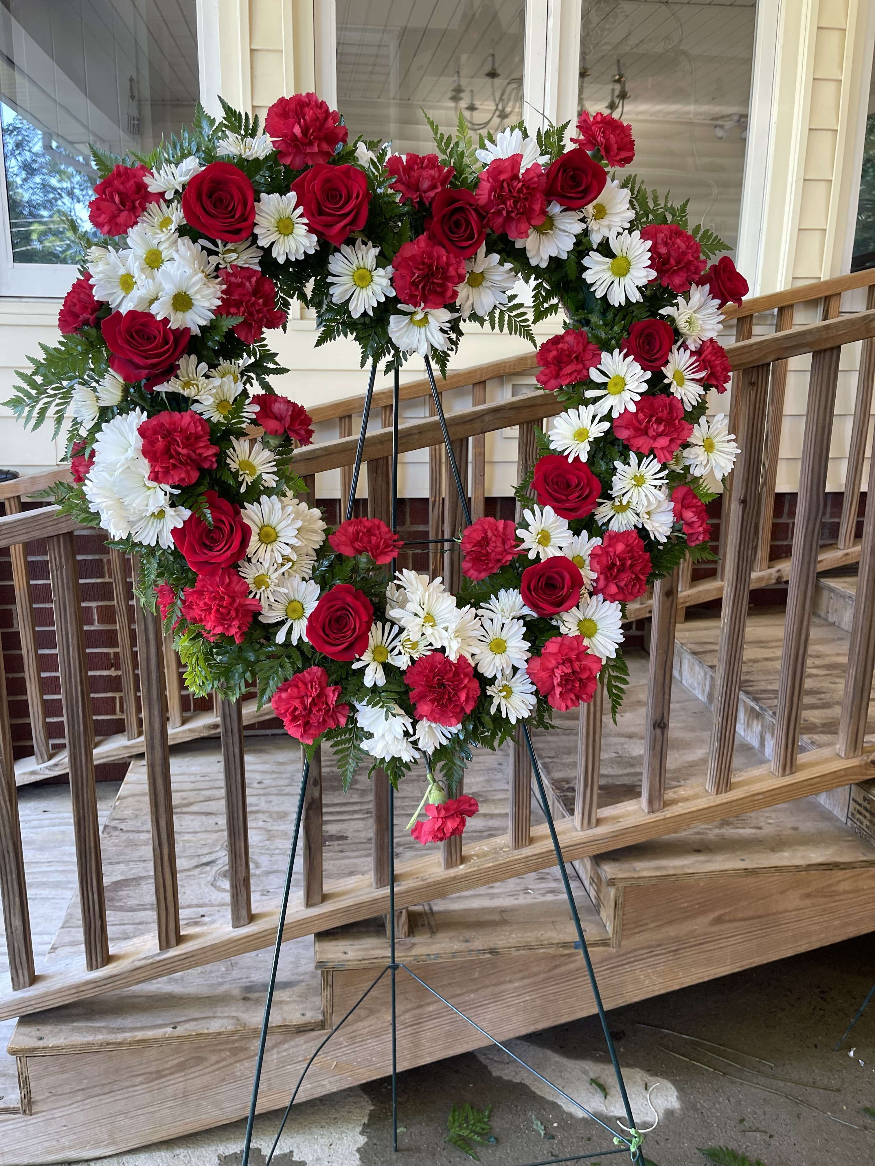 HEART OF MY LIFE - This design is made in the shape of a heart withred roses, red carnations,withe deysis,rice flowers,leather life,eucalipto,gypsuf,