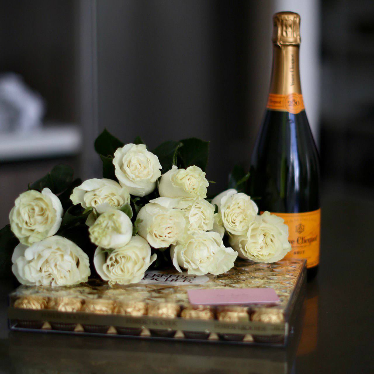 Gift Box - Champagne & Chocolates