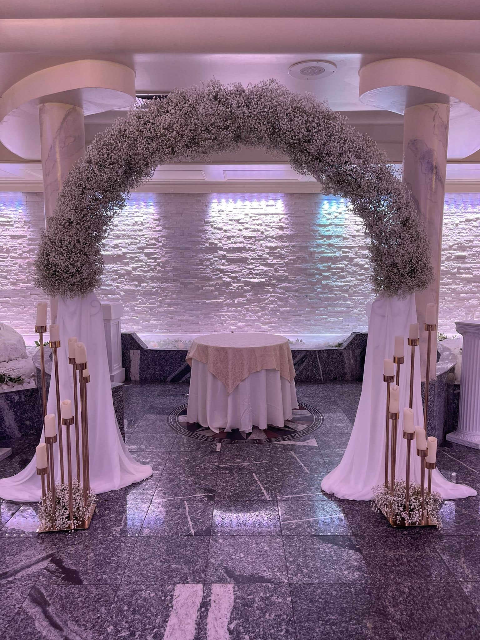 Baby's breath wedding arch Baby's breath wedding arch - Made with Baby's breath, and fabrics.