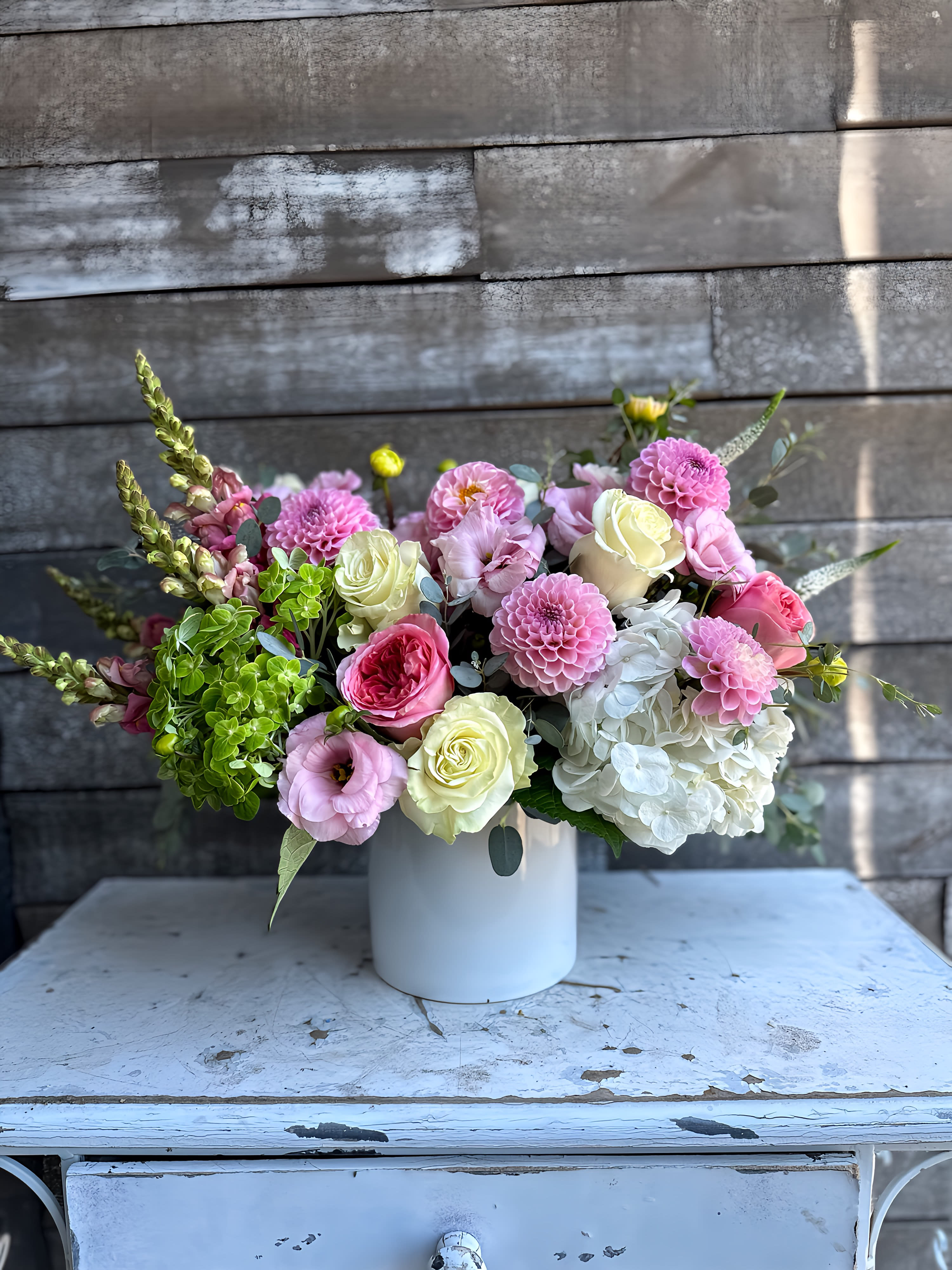 Queen dahlia - Simply gorgeous mixture of dahlias roses and hydrangeas timeless