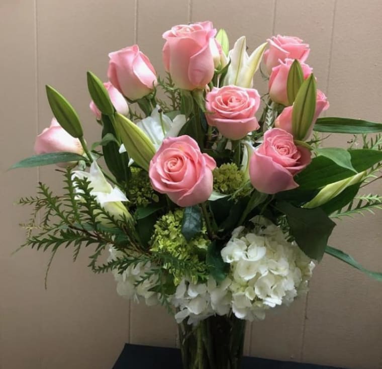 Delightful Dozen Pink Rose Mix Bouquet in Shelbyville, TN Flowers For Keeps