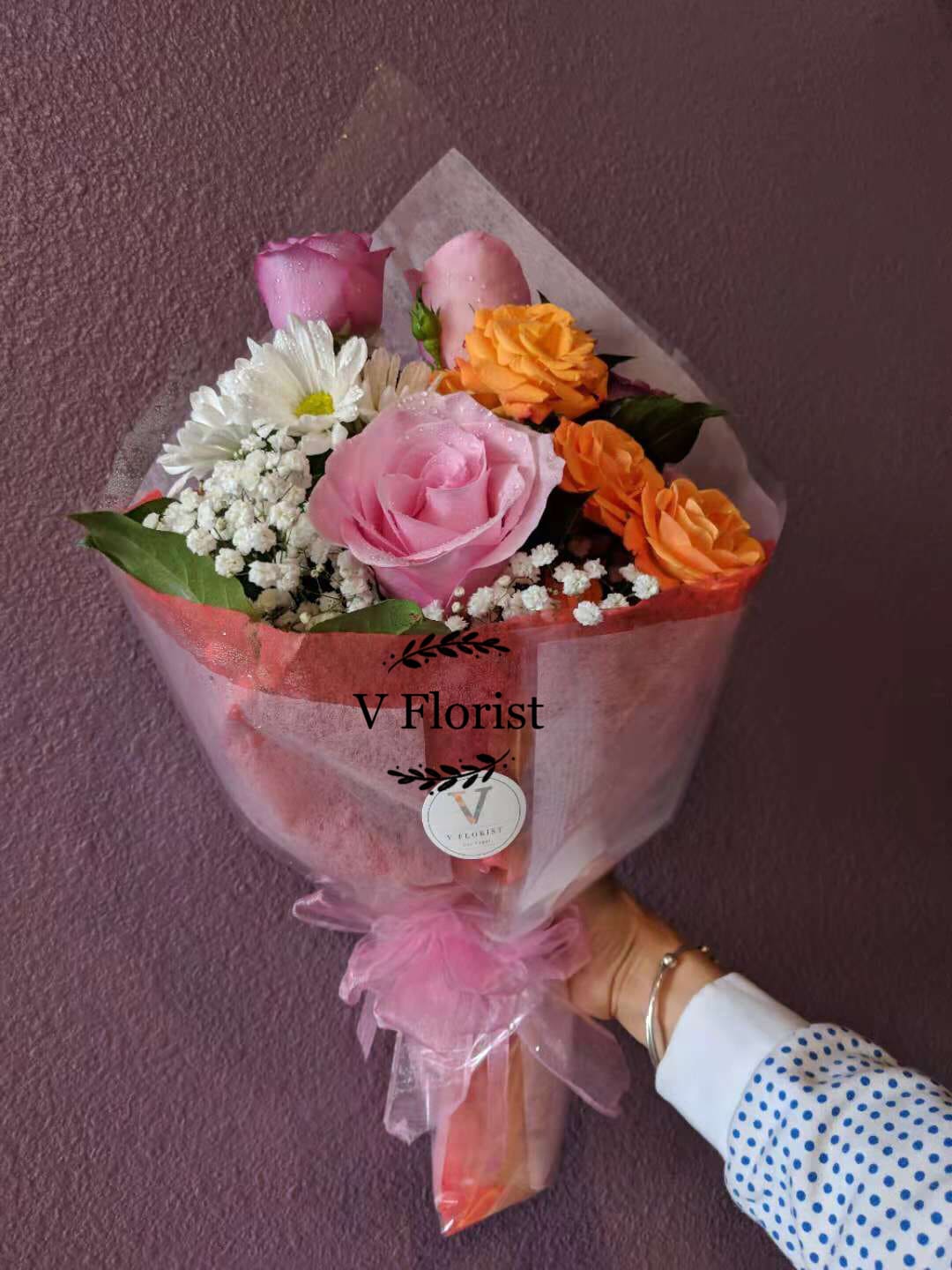Delightful Roses and Daisy Bouquet by V Florist
