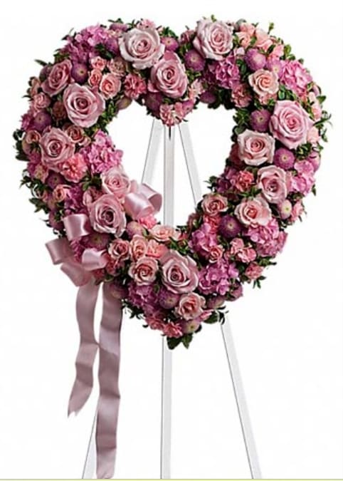 SWEET HEART - Beautiful heart ring, composed of daisies, roses, carnations and beautiful foliage, ideal for showing your condolences.  Available in the color you want