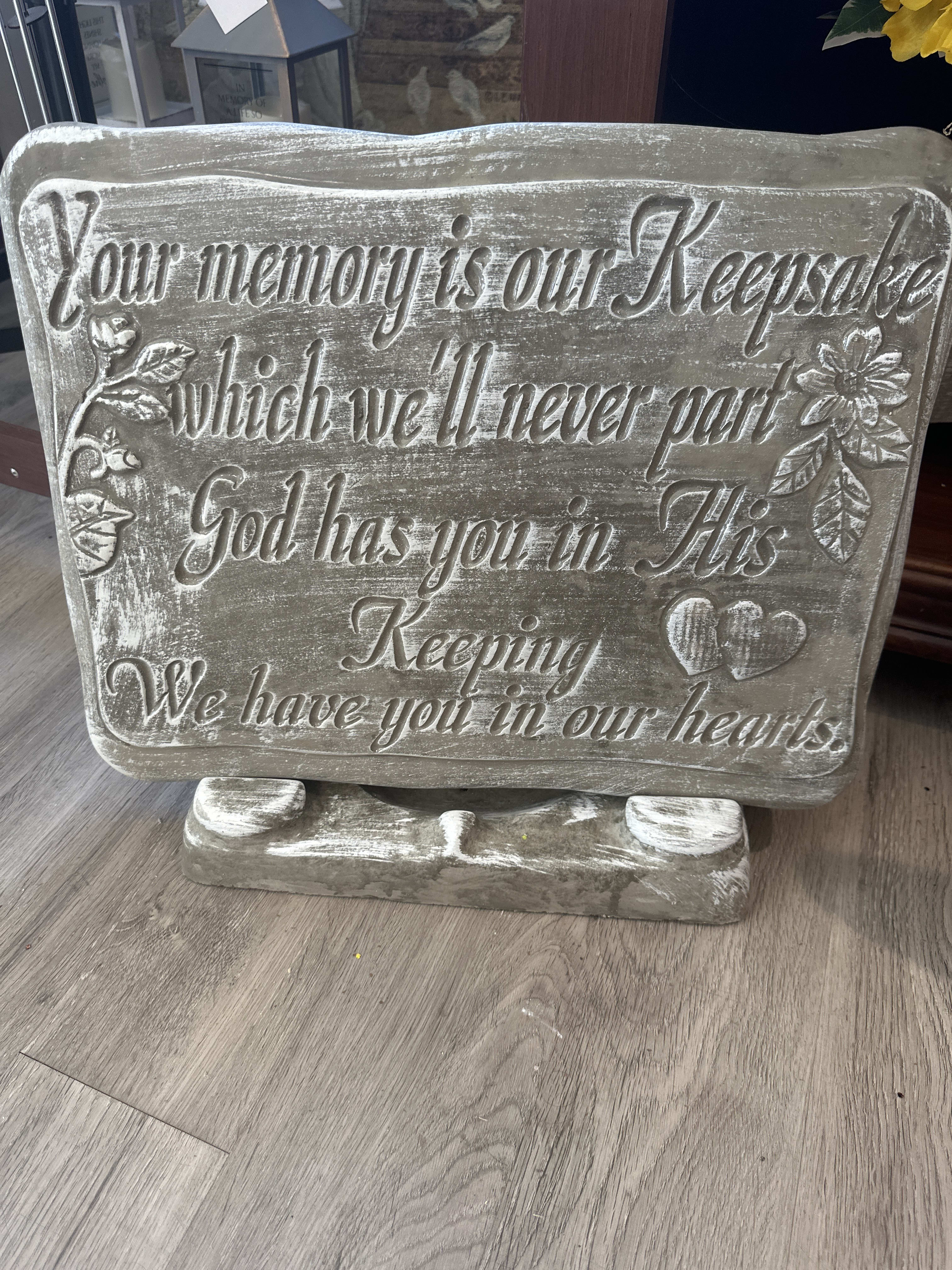 Memories are everything Memories are everything - Stone with beautiful verse