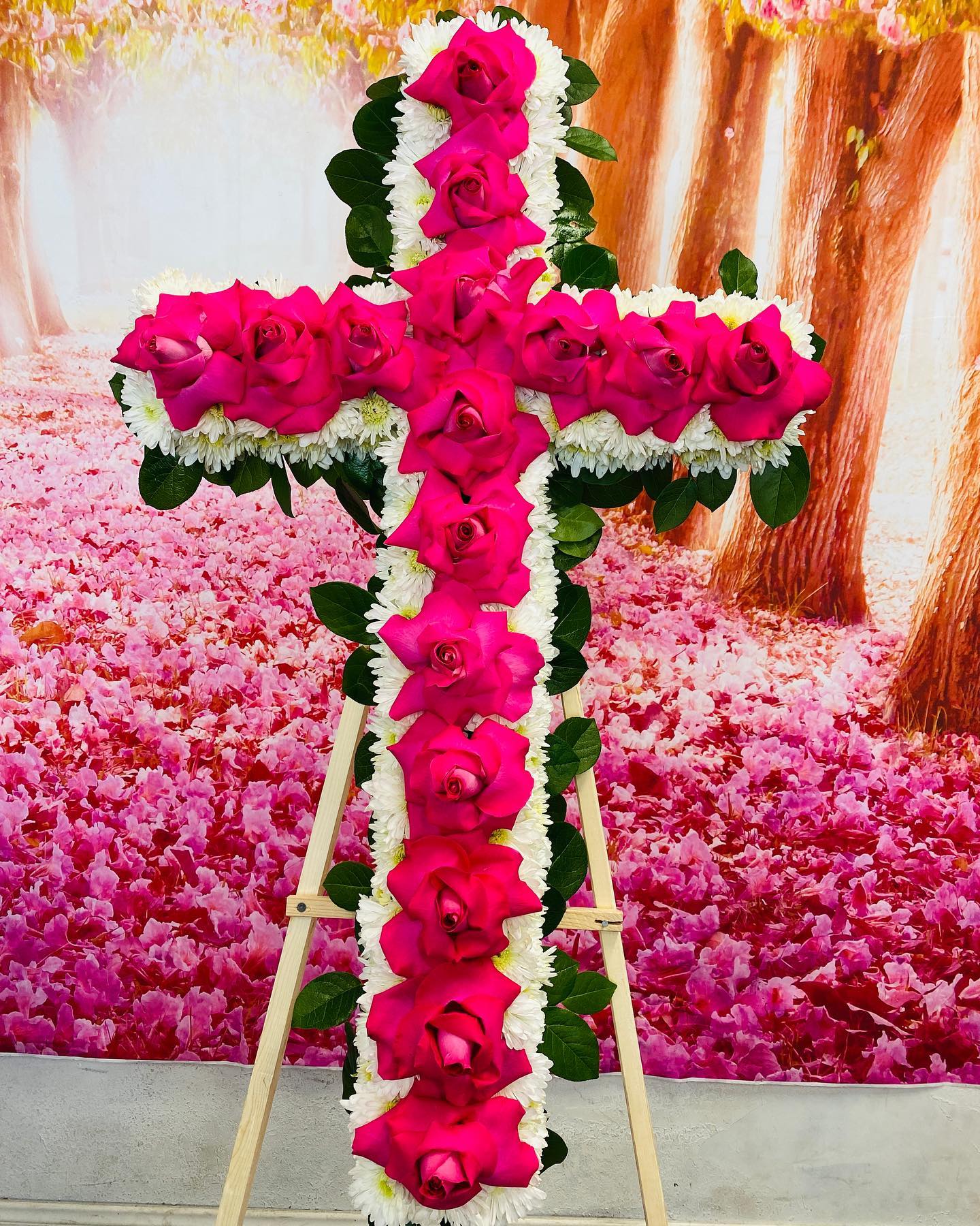 Medium Cross With Hot Pink Roses Medium Cross With Hot Pink Roses - This is a beautiful Medium Cross with hot pink roses.