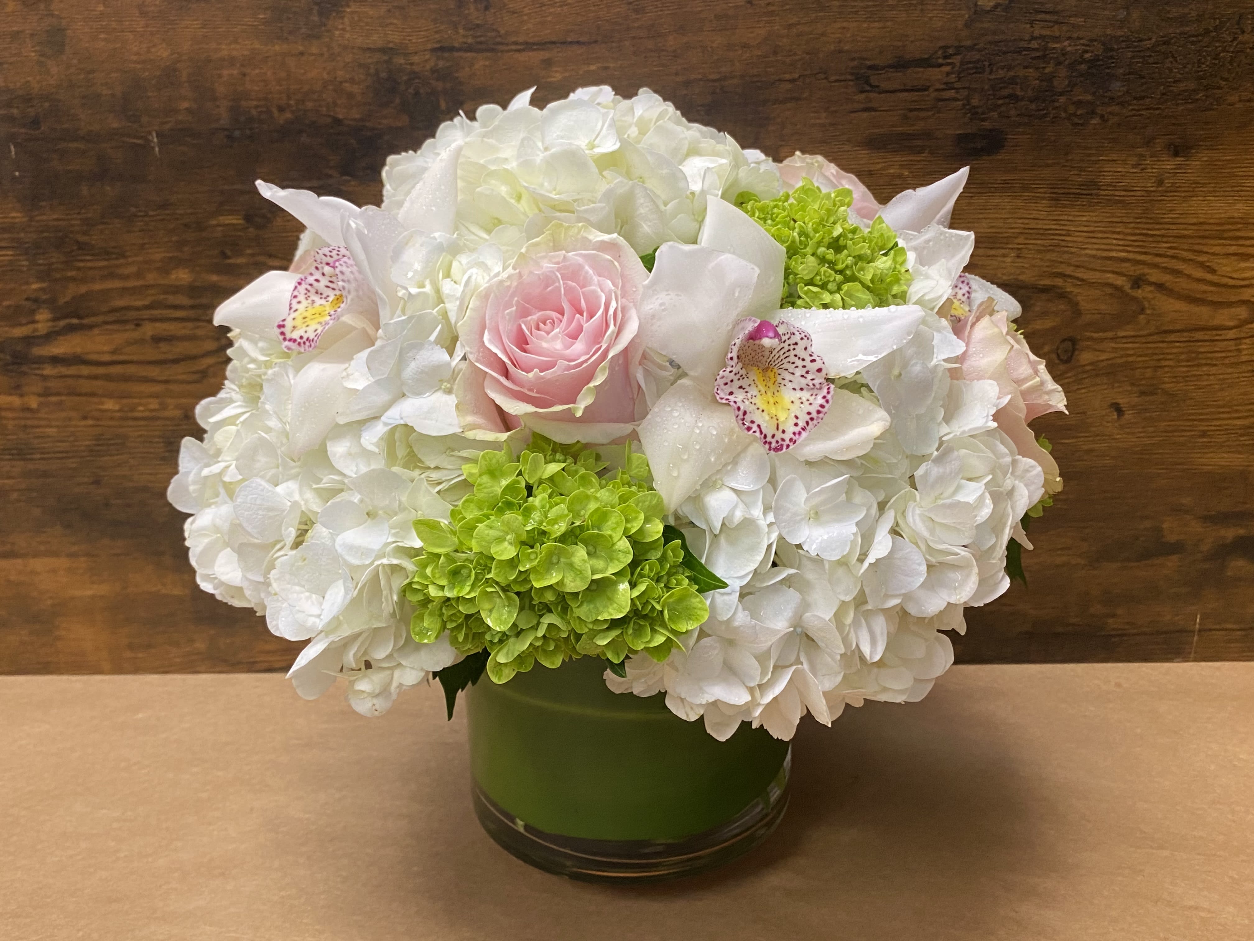 Eva's Elegance Eva's Elegance - This bouquet shows that there is beauty in simplicity. The perfect gift for almost any occasion, especially for celebrations and showing gratitude.