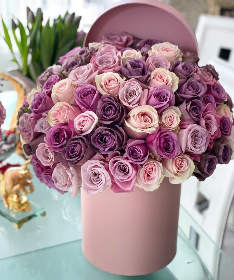 Roses Roses - 50 Blush Color Roses Arranged Nicely In A Light Pink Box Each arrangement recreated this item description will not be identical to this image. The Flowers may be substituted for another type of flowers at the same value or grater. All Sales Are Return Policy All of our sales become final when order gets delivered and signed for. There will be no refund or exchange after delivery.