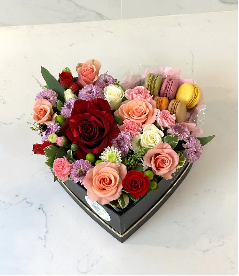 Spray Roses Box with Macaroons Spray Roses Box with Macaroons