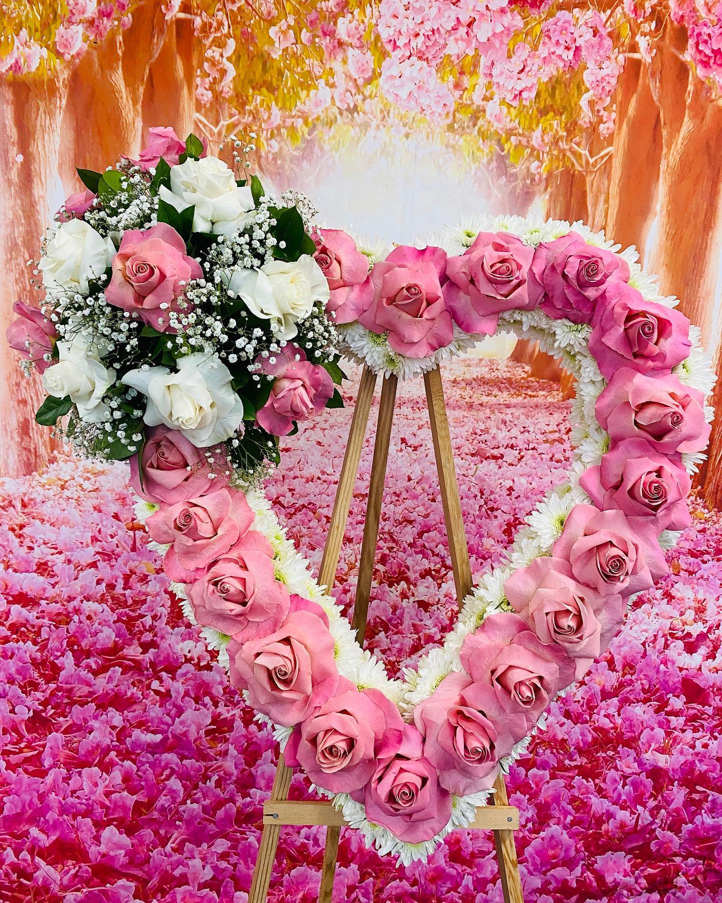 Medium Heart With Light Pink Roses Medium Heart With Light Pink Roses - Medium Heart With Light Pink Roses