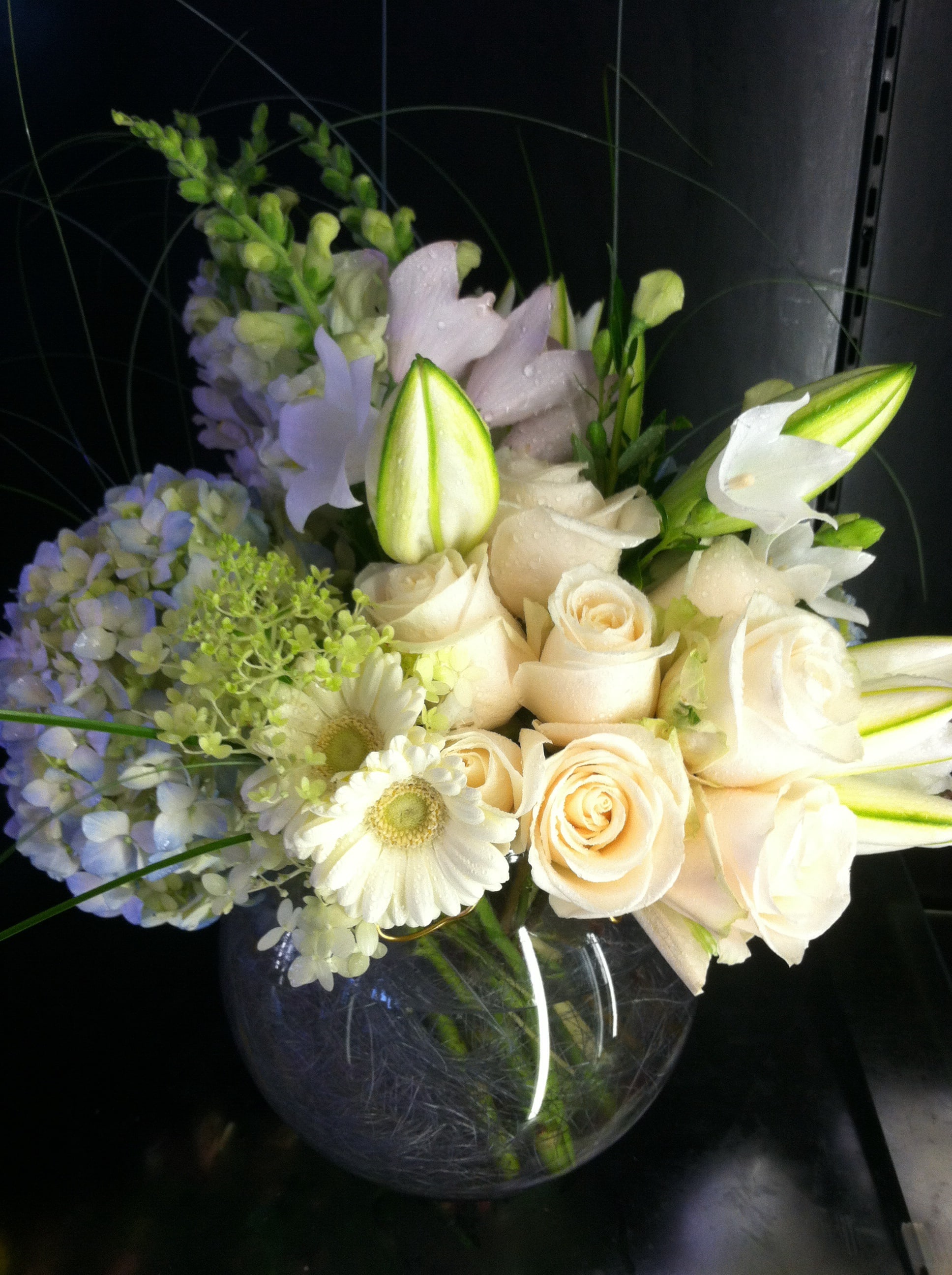 White Garden Flowers White Garden Flowers - roses, hydrangea and snapdragons