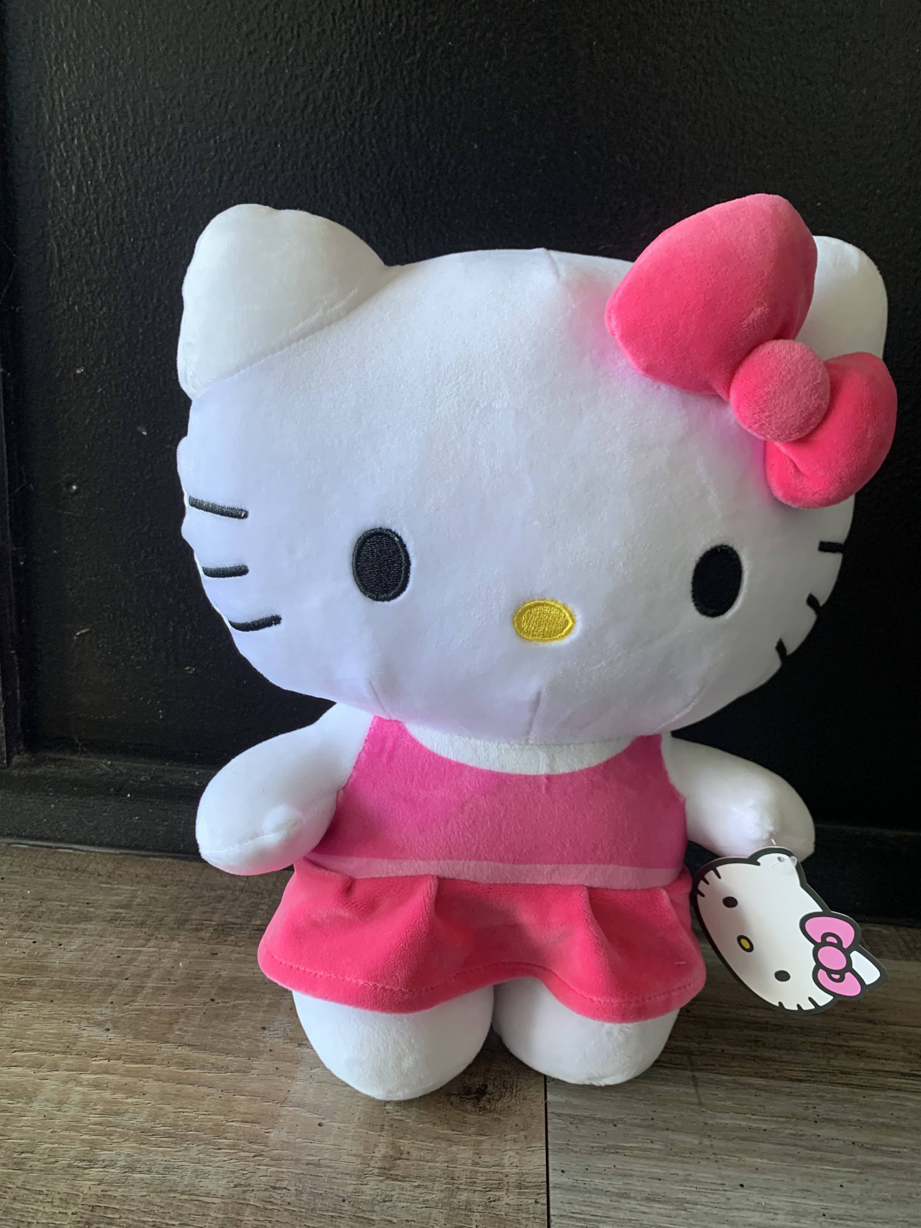 Hello Kitty - Hello Kitty plushie &lt;3