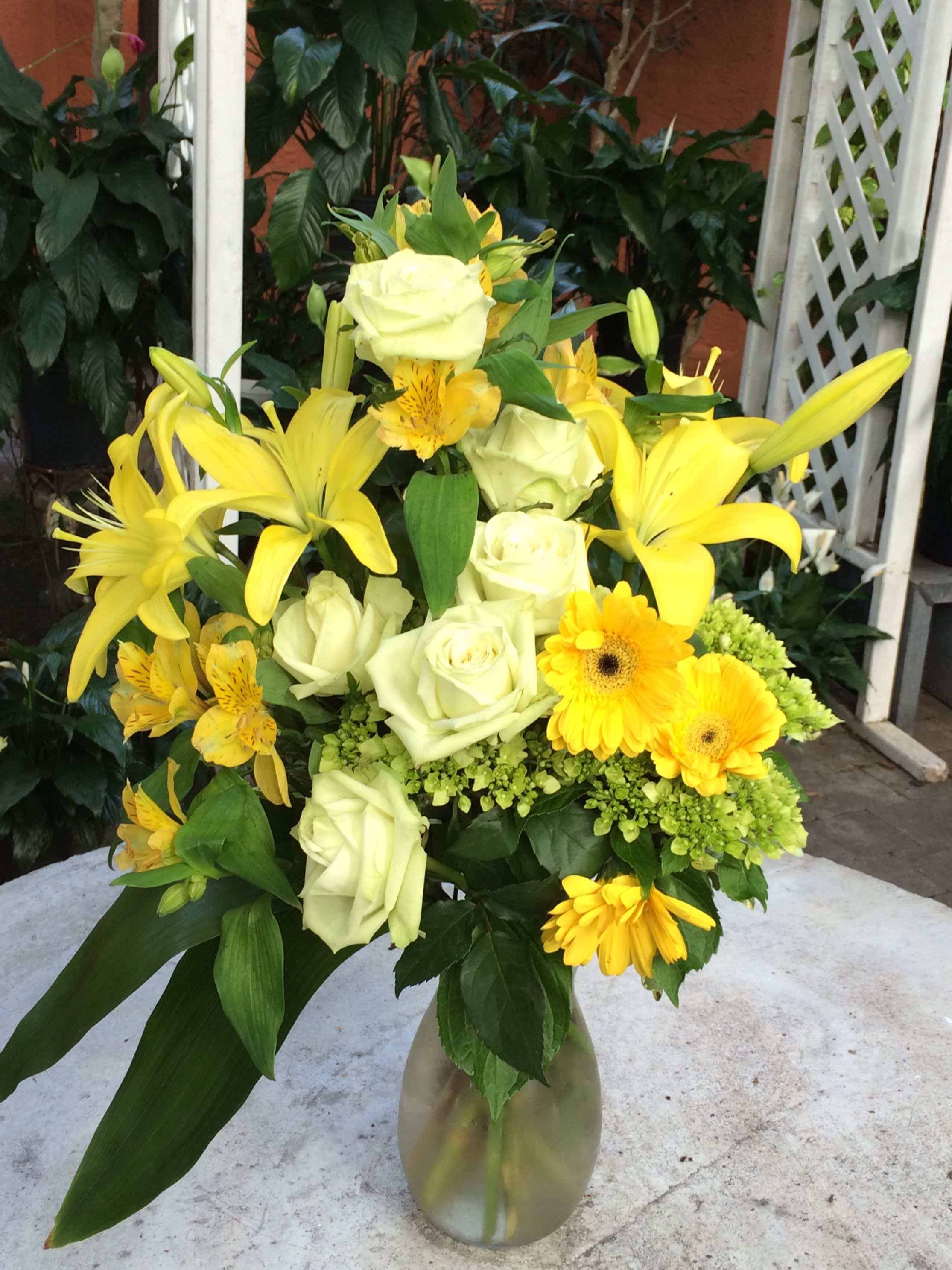 VDC009 Buttercup Kisses by Victoria Park Flower Studio