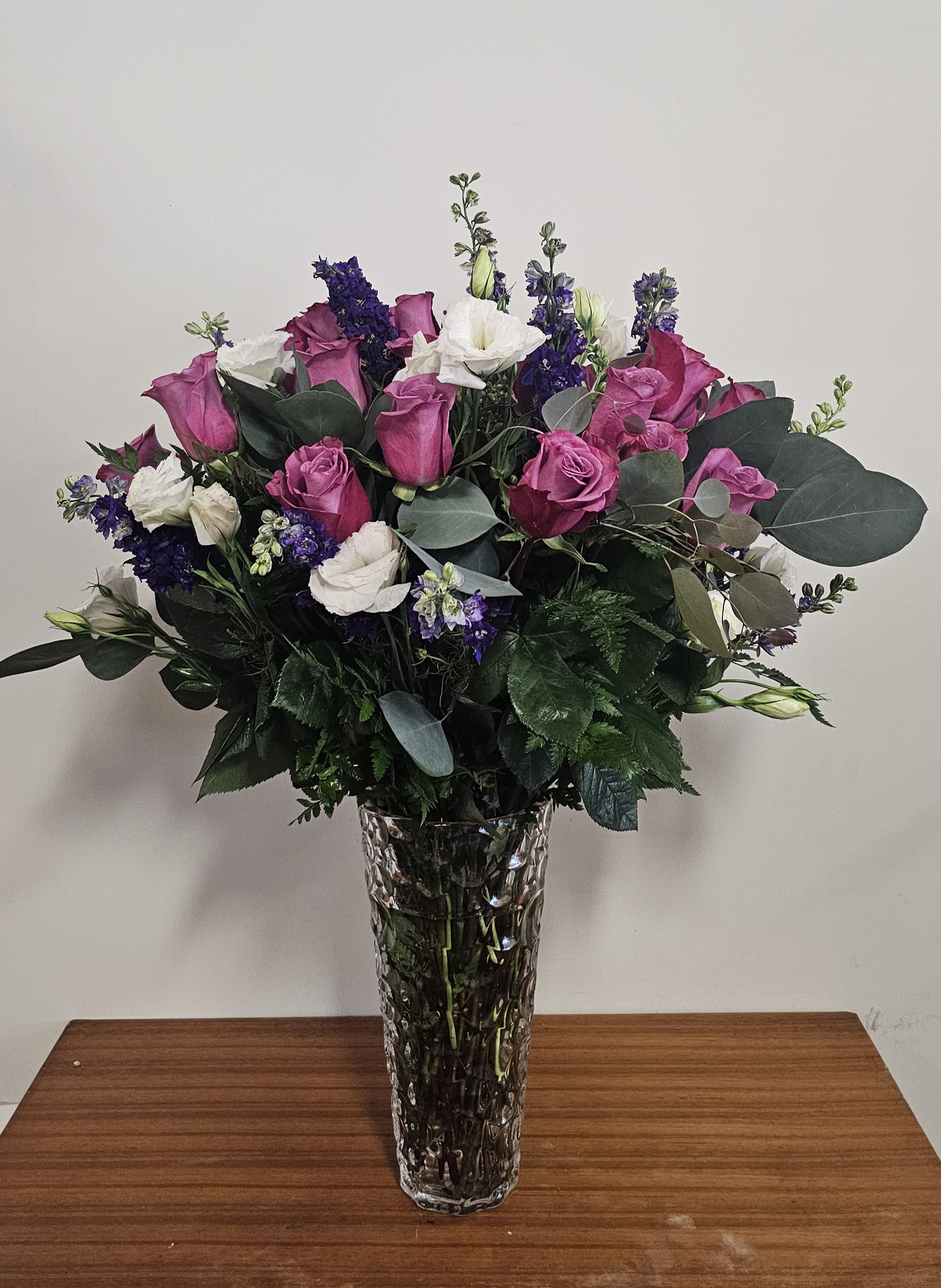 Maiden#07 - Elegant design of flowers in tall Vase  With fresh flowers to give thanks.