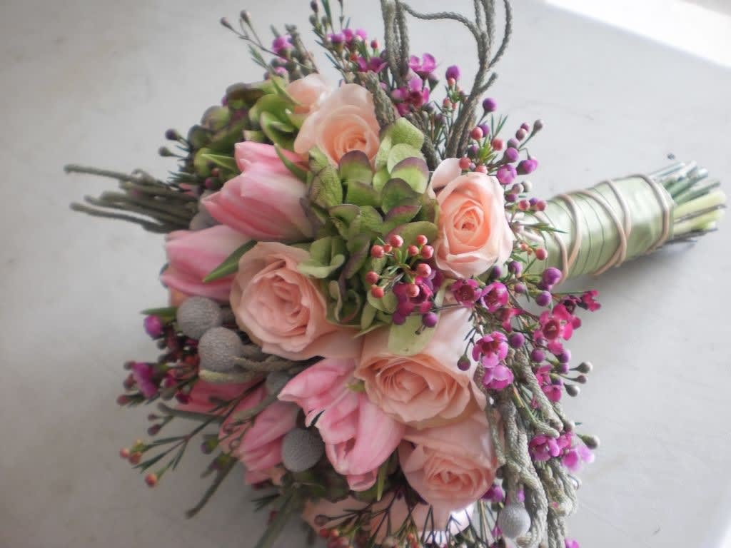 Wedding Arrangements and Decorations (Call for more info) - Commemorate your wedding day with wedding decorations and arrangements