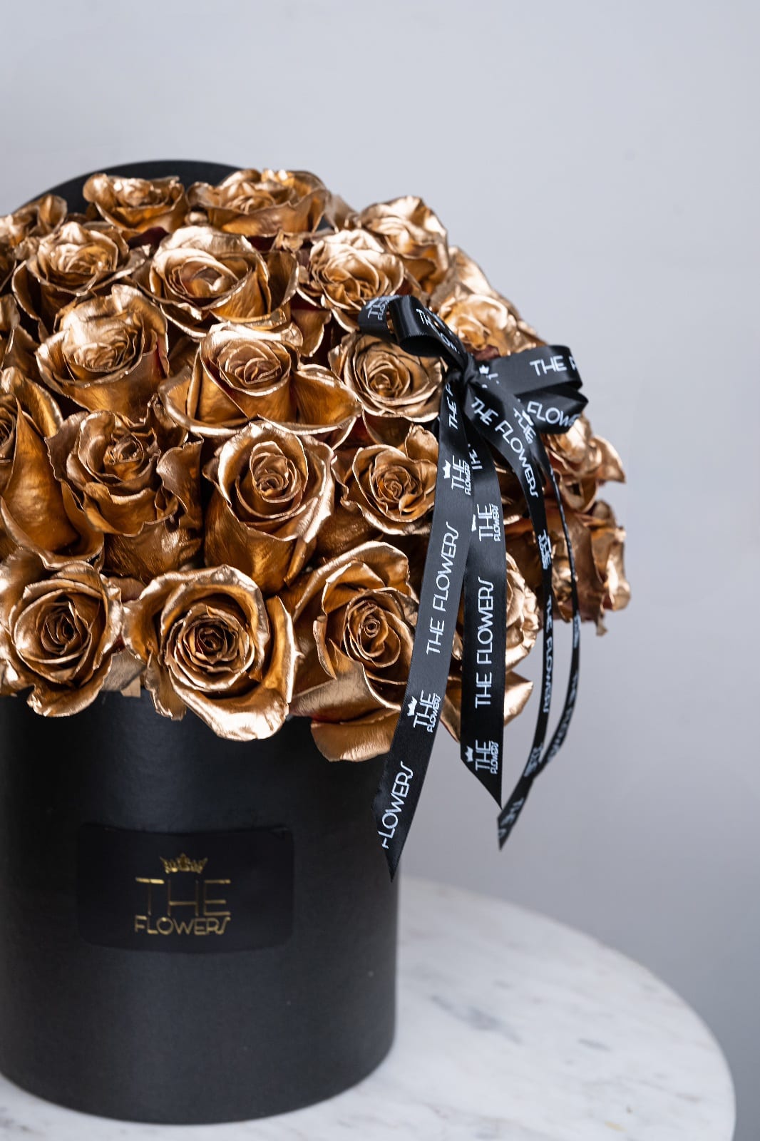 Gold and Love - Golden roses are a royal bouquet for a loved one. Perfect for a romantic meeting and a gift for any occasion