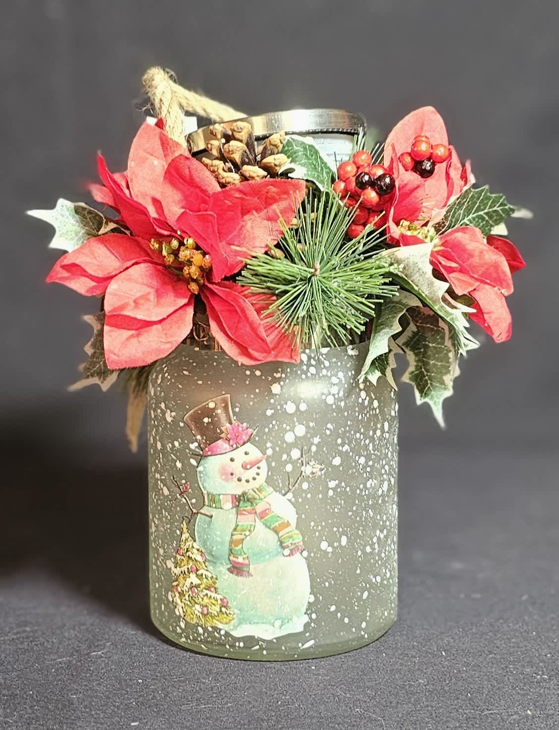 Frosty Christmas Vase - Classic Frosty the Snowman center vase