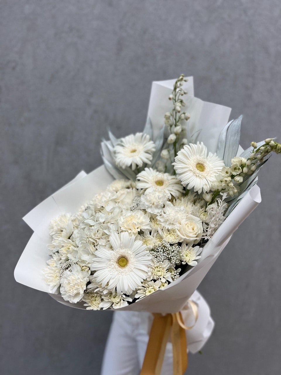 White snow - Bouquet will be delivered to approximately as pictured