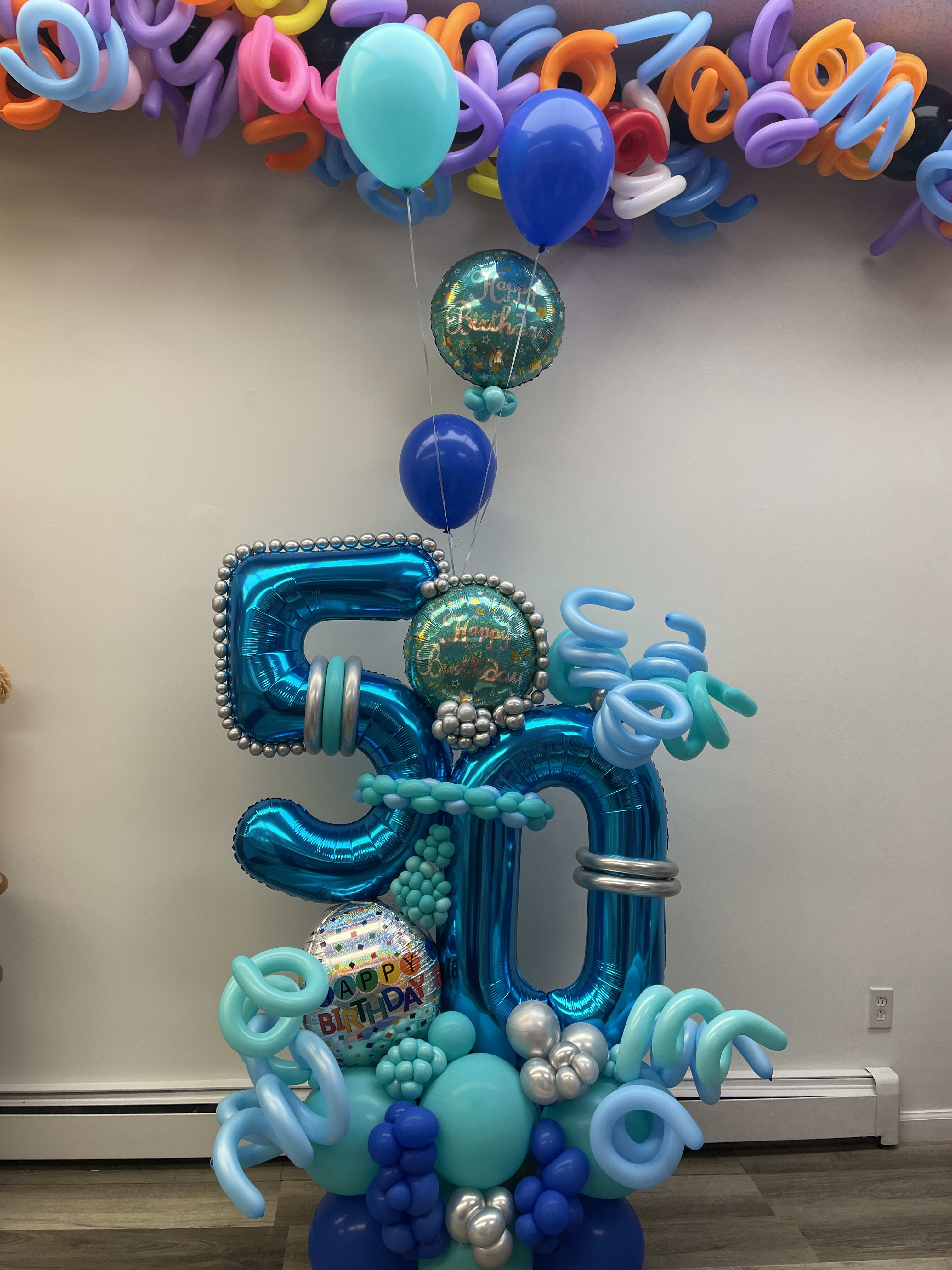 Arrangement Balloons Marquees  - Arrangement of balloons with number and 4 balloons inflated with helium