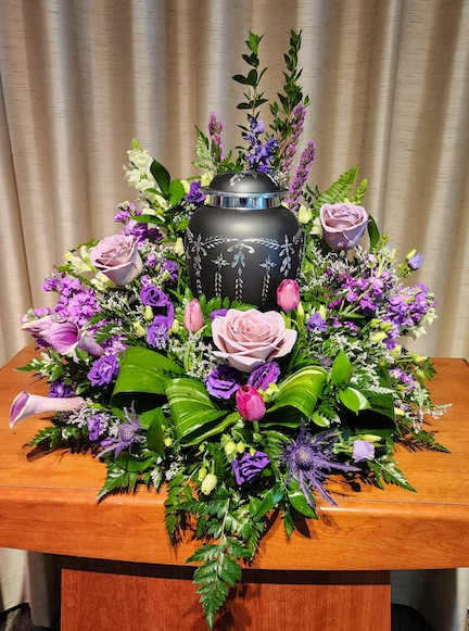 TPP-SR07 TPP-SR07 - A beautiful blend of lavender and purples including roses, stock, lisianthus,liatris, tulips and mini-callalilies (when in season), with accents of white snapdragons, limonium and eryngium.