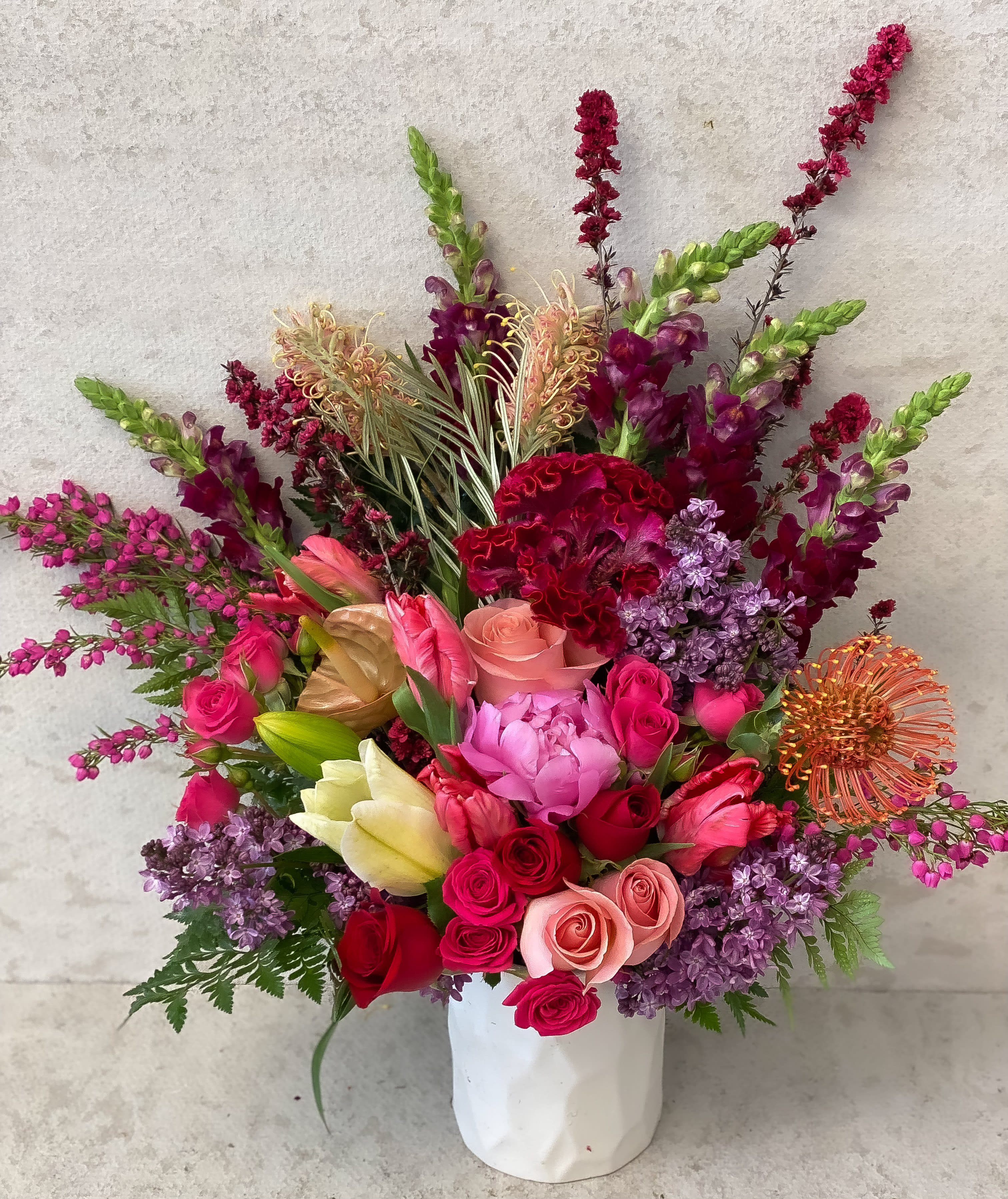 Premium pink flowers Premium pink flowers - Standard - Your order will be arranged approximately as shown on our website.