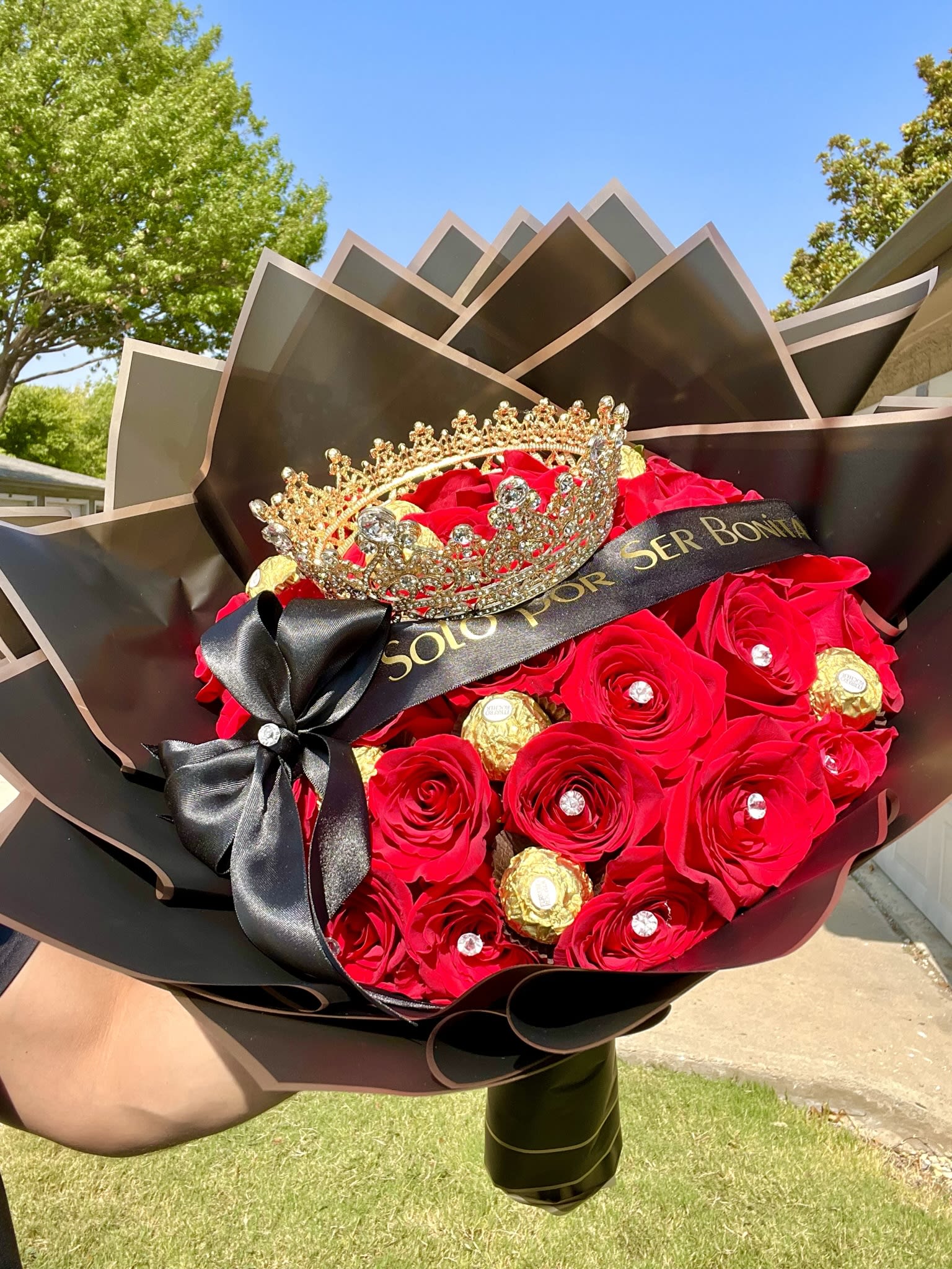 30 Red Roses Black Ribbon Crown