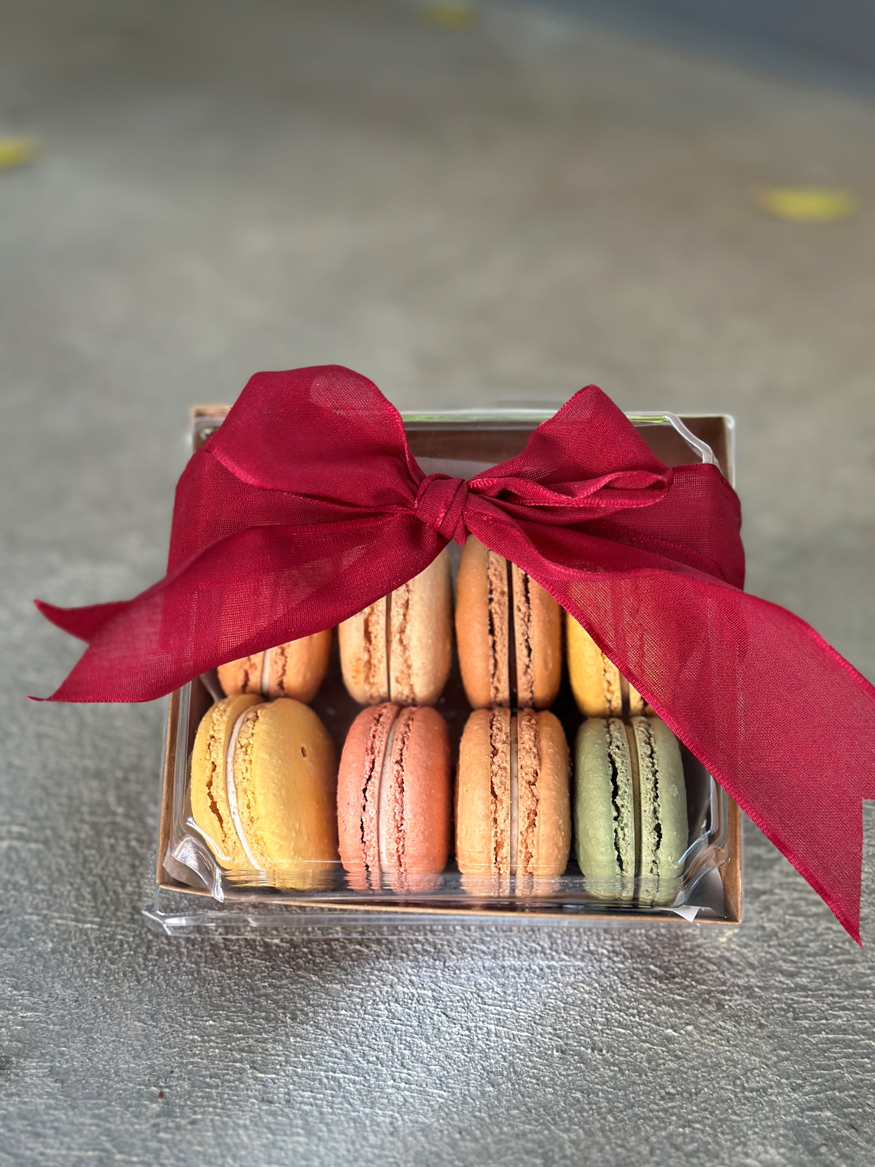 Macarons /  6 French style macrons your choice of filling - Parisian-style cookie filled with a ganache, buttercream or jam.