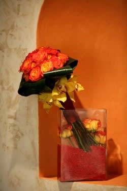 Roses &amp; Rocks #R101 - Elegant imported Ecuadorian roses in a booklet glass vase 