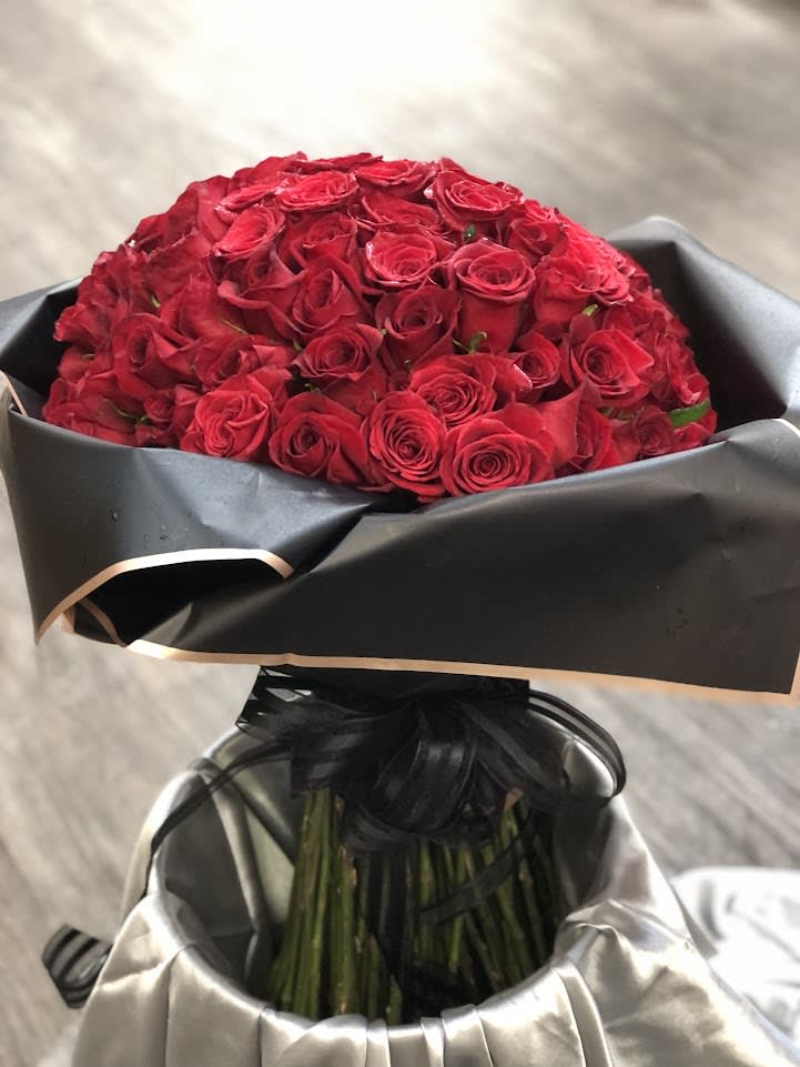 90 Red Rose Bouquet. - 90 Stem Red Ecuadorian Roses Hand Tied Bouquet.
