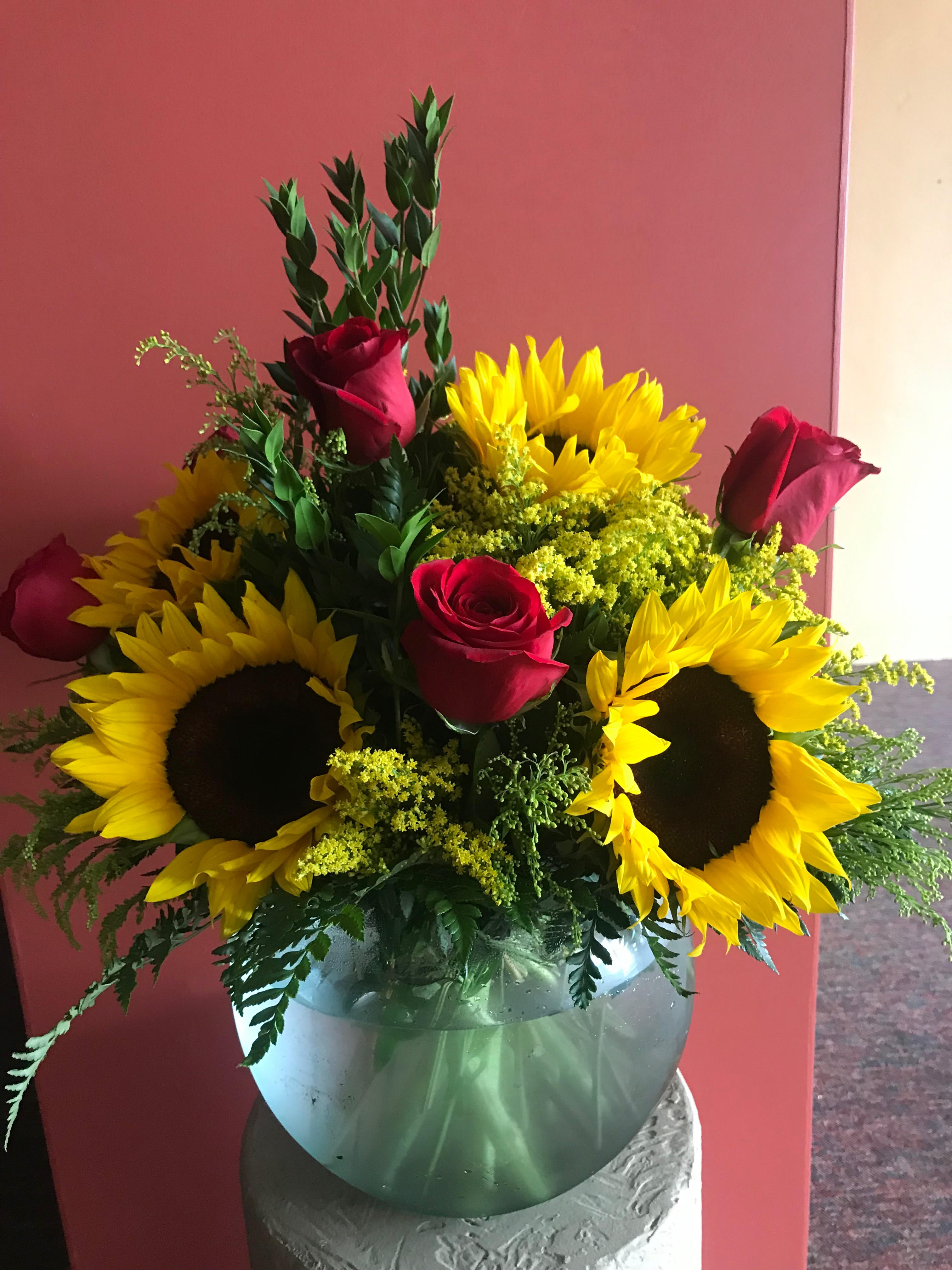 Sunflowers &amp; Roses  - Sunflowers and Roses makes for a nice smile! 