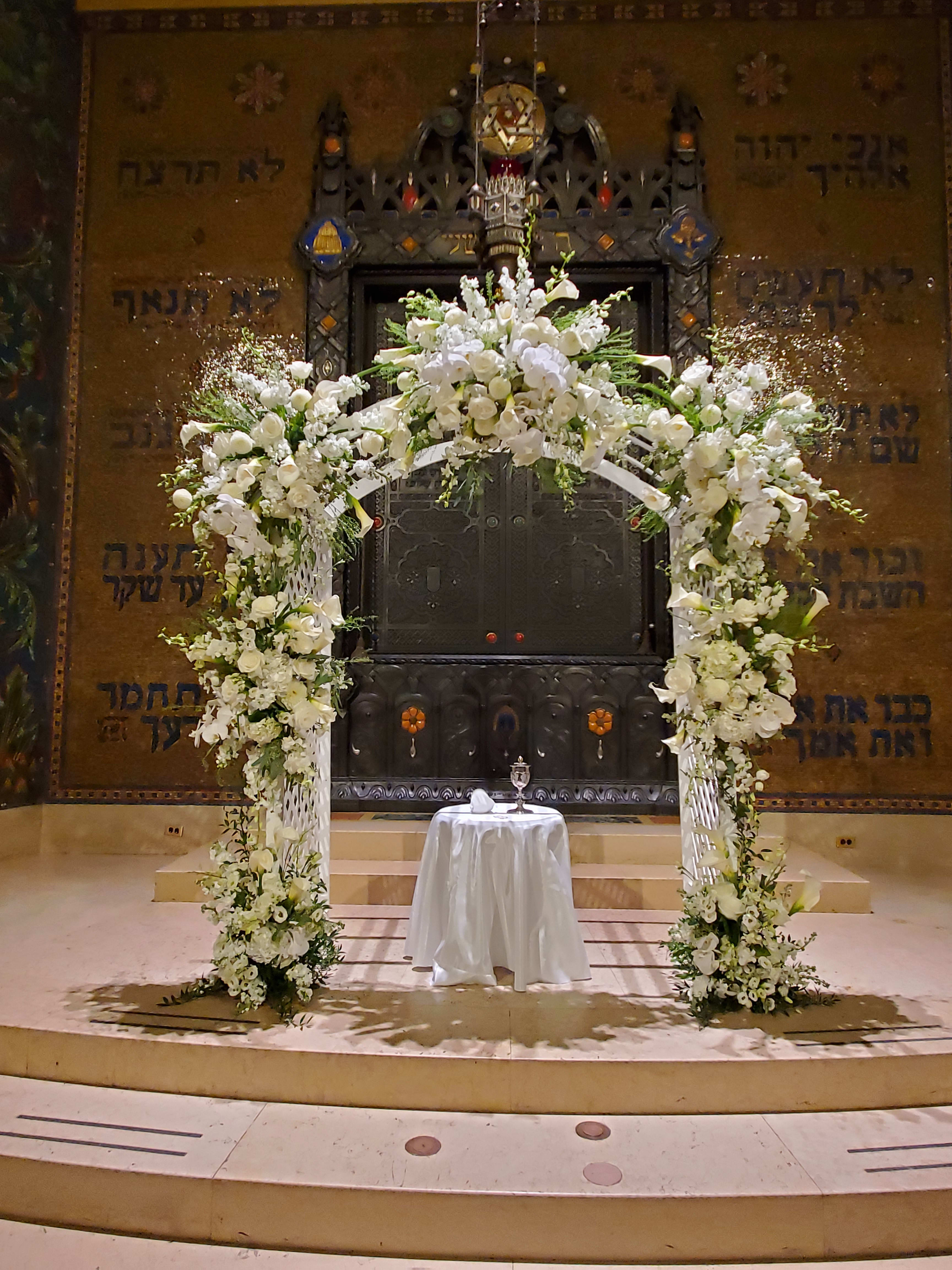 Wedding Wedding - Fellan Florist will customize the arch for your wedding day with elegant, beautiful colors to blend in with your color scheme.
