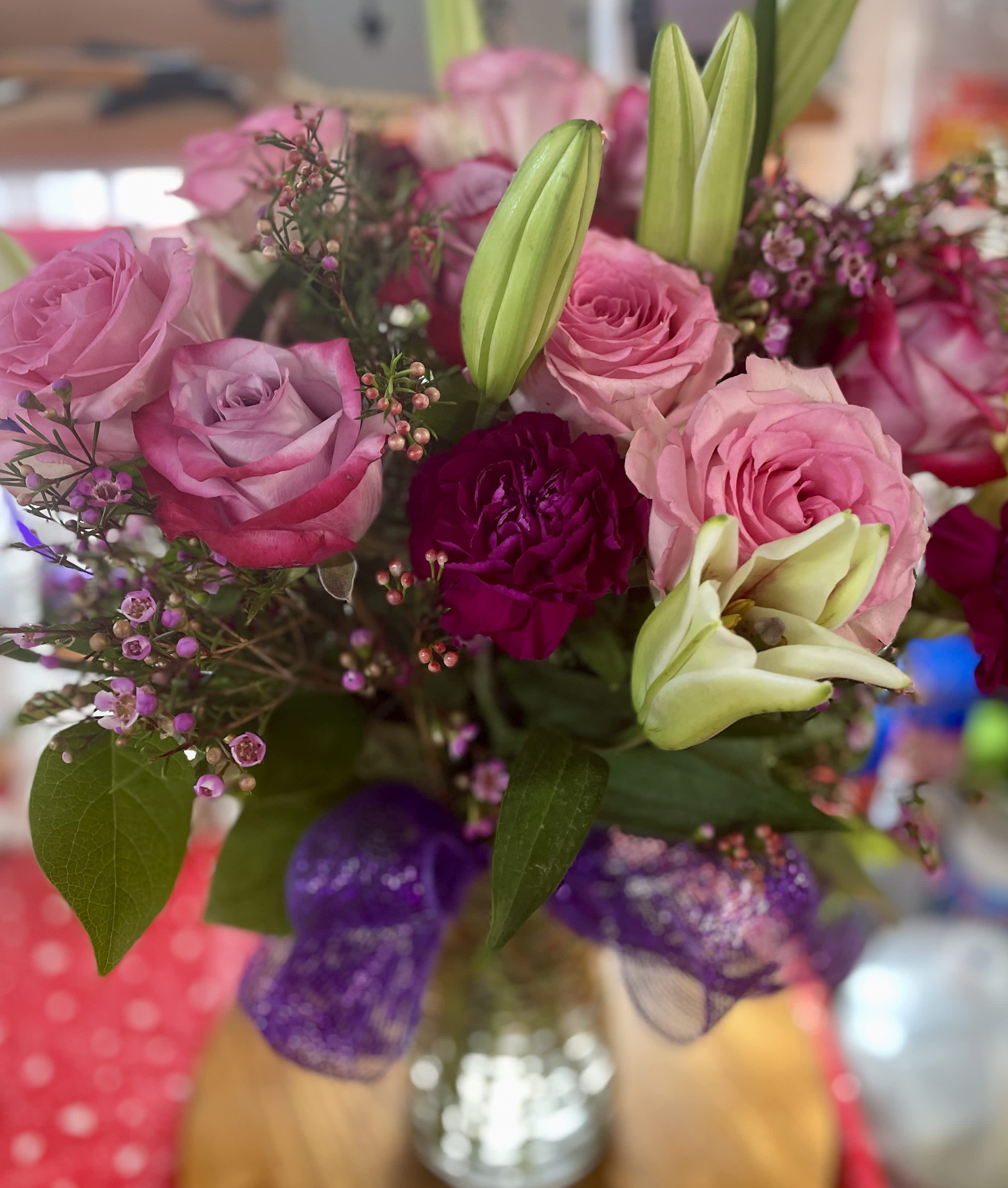 Happy pink birthday Happy pink birthday - Sweet unique pink roses; deep purple lavender roses, starfighter lilies