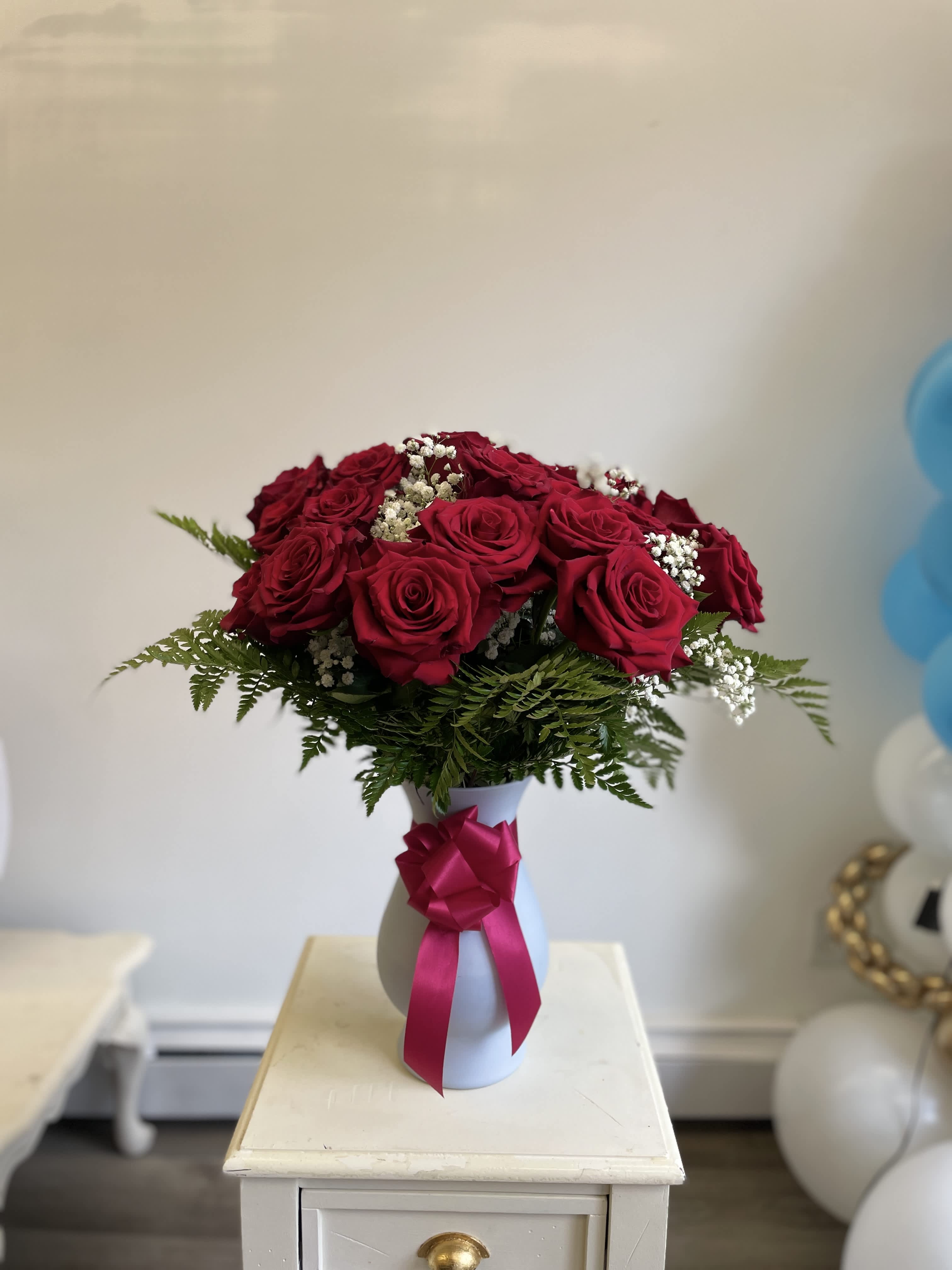Romantic classic - 24 Roses (50 inches), Leather, Gyp with a Clear Vase