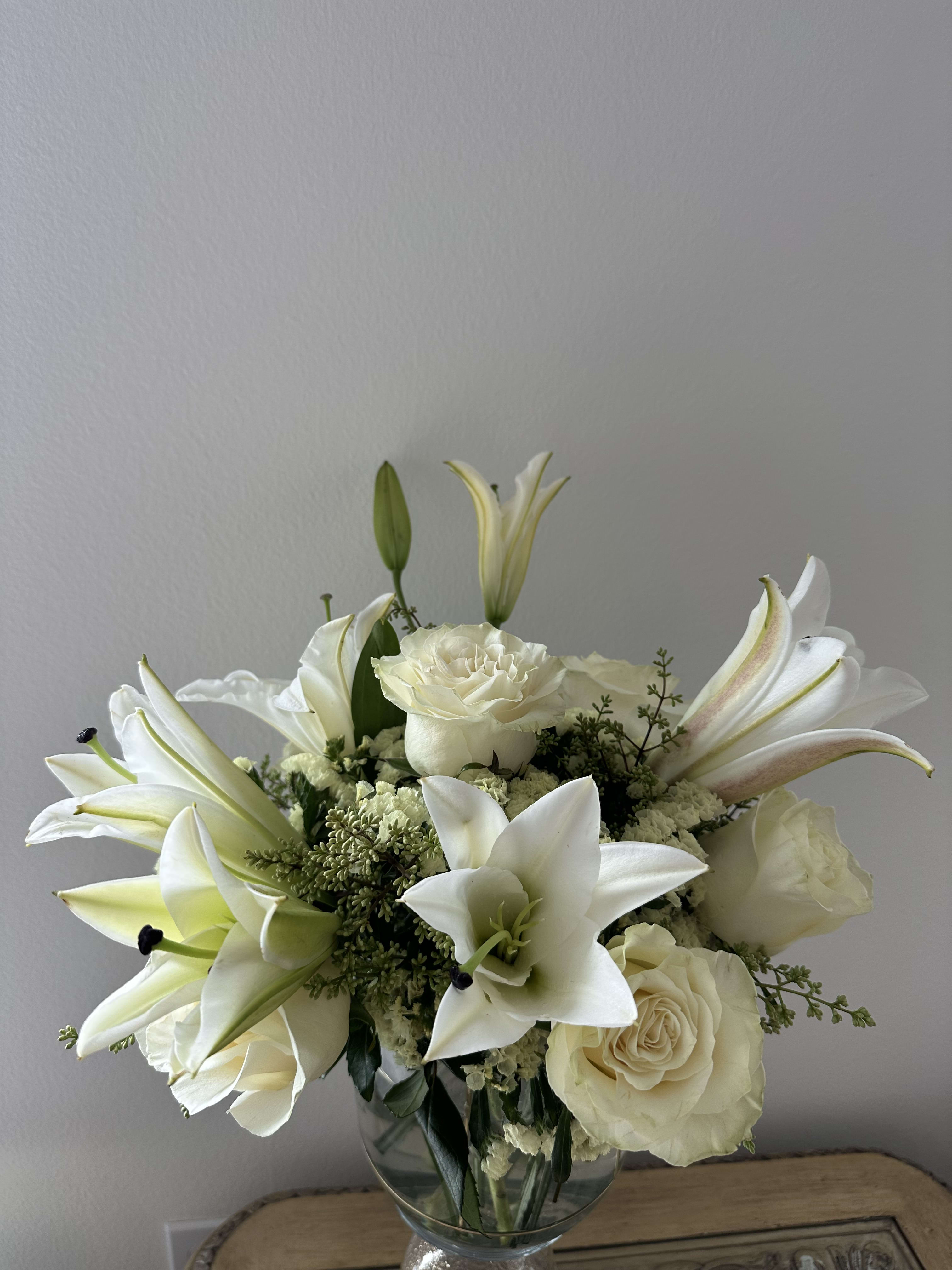 sweet thoughts - White lilies with beautiful, greenish white roses
