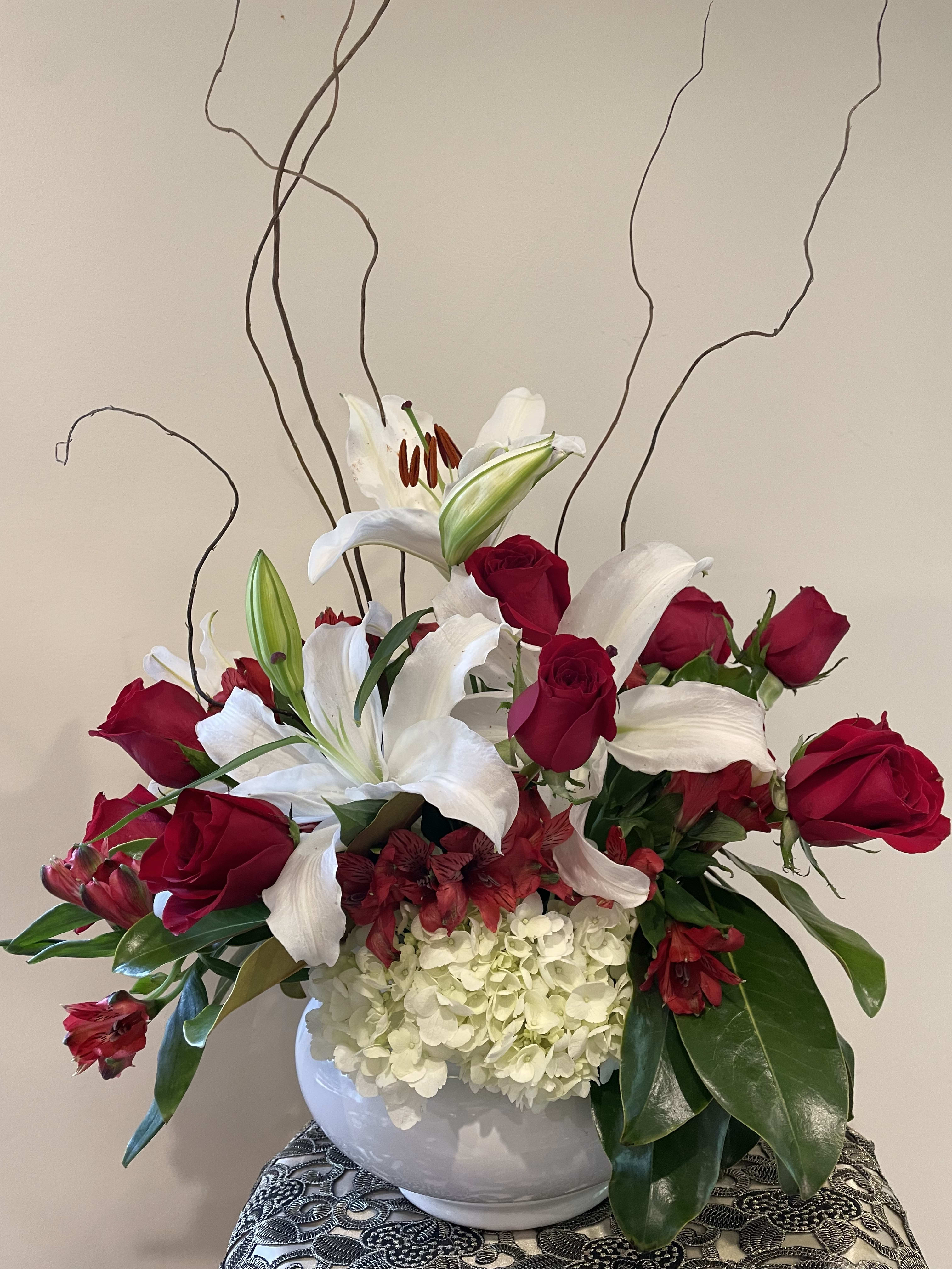 Candy cane Candy cane - White hydrangeas, red roses, white lilies and alstromeria
