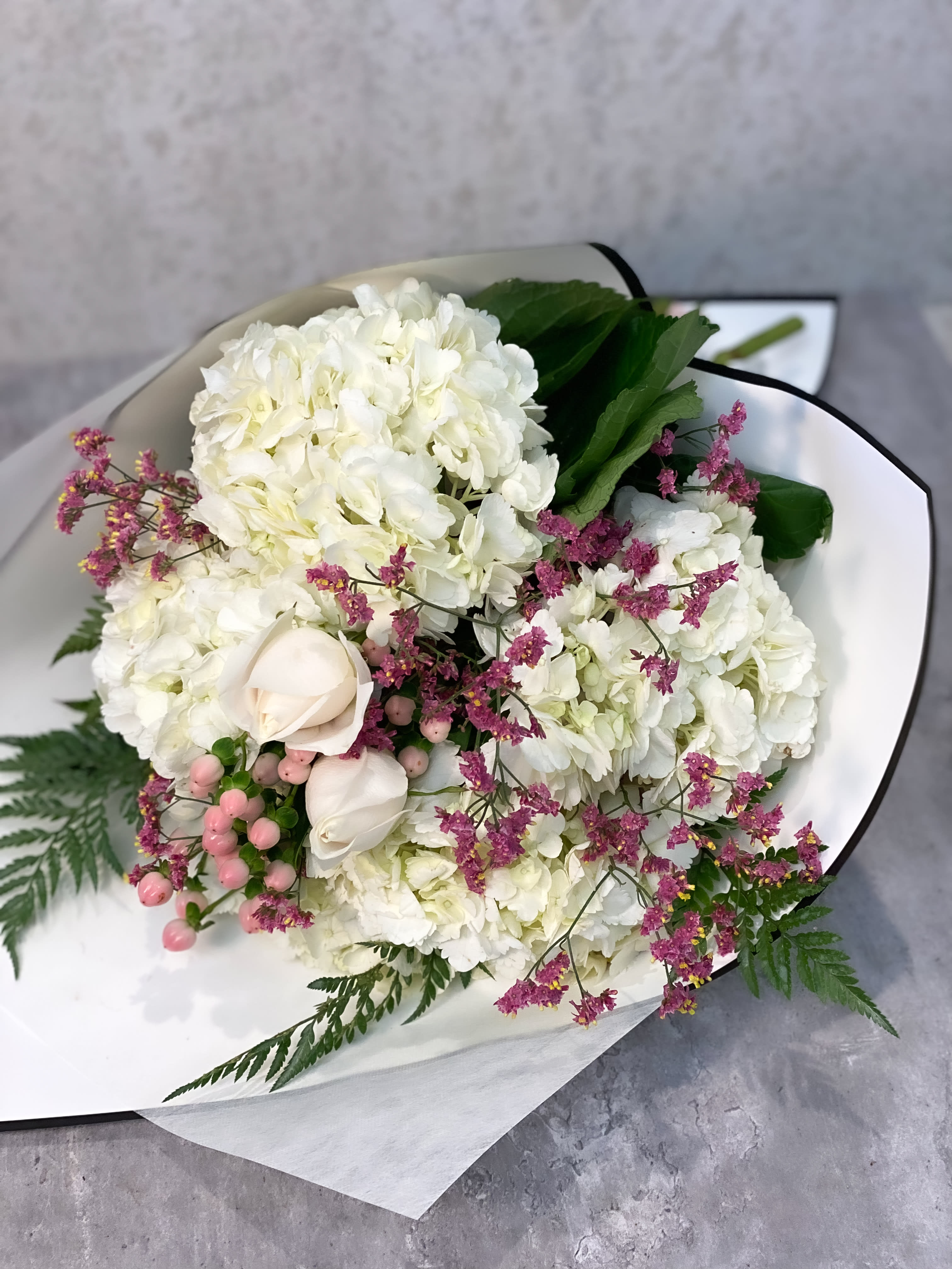 Hydrangeas roses wrapped - Standard- Your order will be arranged approximately as shown on our website   
