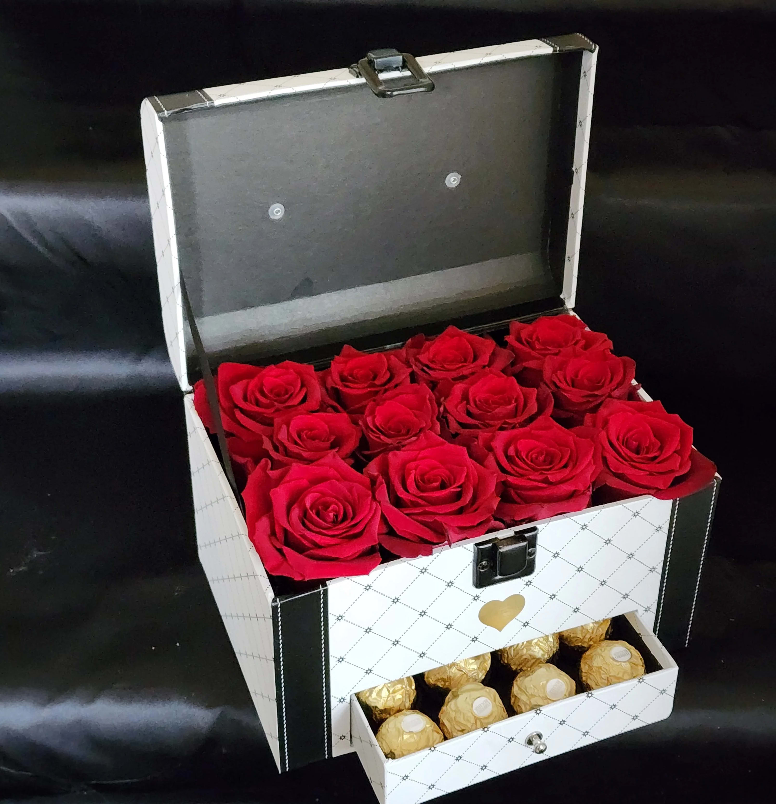 Chic box of roses - Give flowers! Give your love, feelings, and emotions because- &quot;After women, flowers are the most lovely thing God has given the world&quot; Christian Dior   Chic Box of Roses with candy.