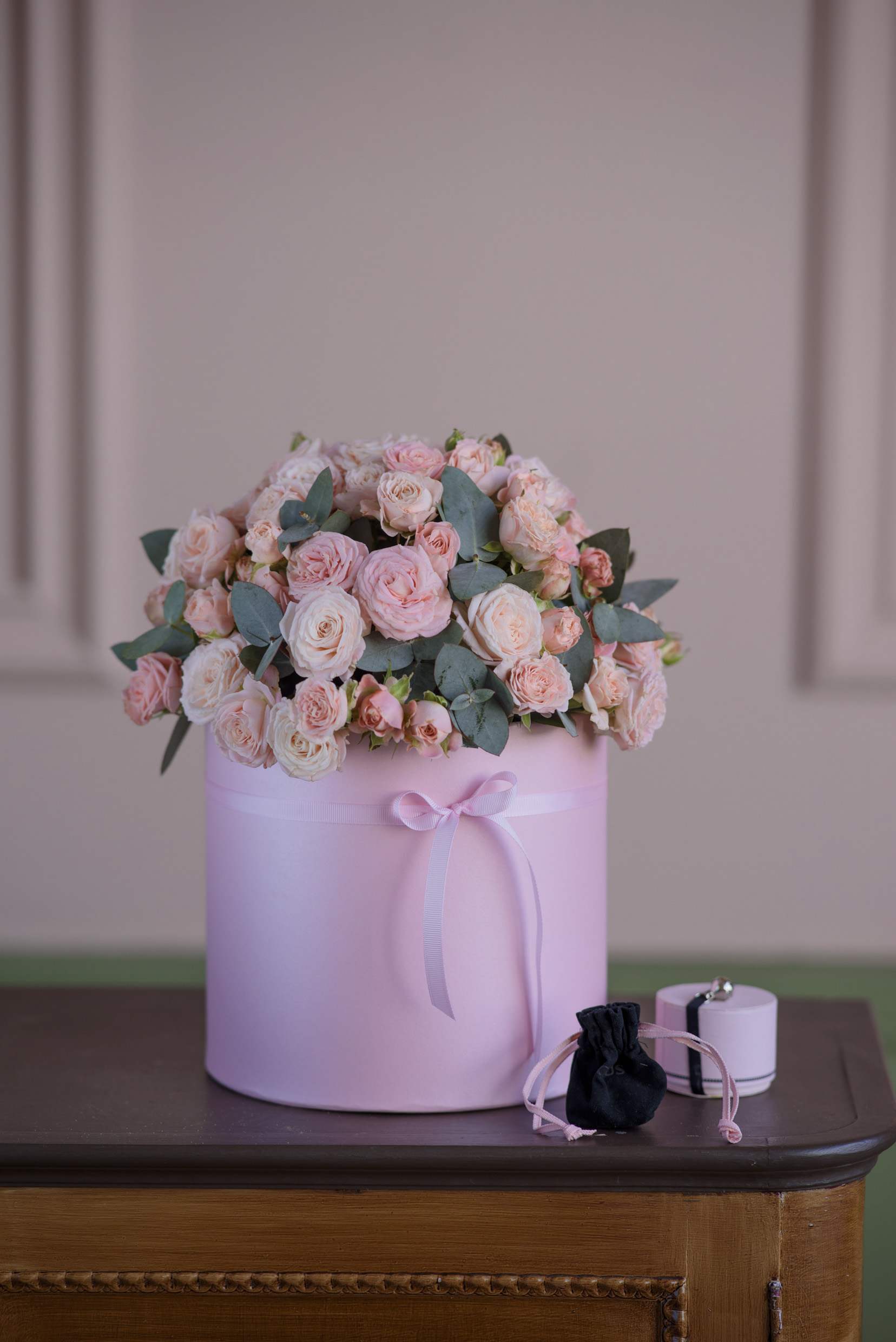 Salma - It will be a magic moment when this arrangemet of light pink spray roses is hand-delivered to someone special. The soft pastel roses color will soothe anyone's soul. The Salma arrangement delivery includes: Premium light pink spray roses 15 to 20 stems accented with eucalyptus (Color may vary) Care instructions Your custom message on our Luxe stationary Hat box size: D5.5H7&quot;